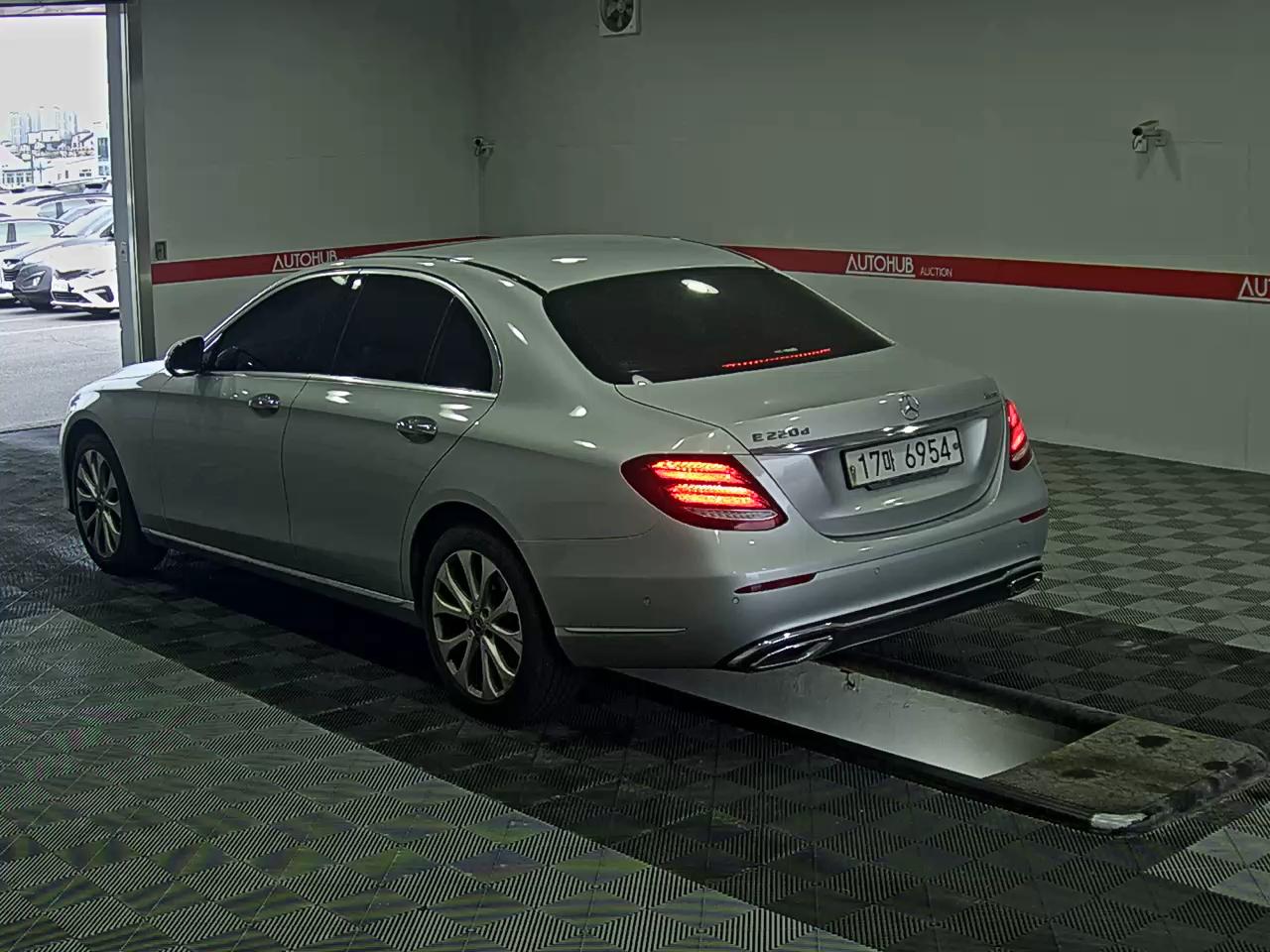 Mercedes-Benz E-Class 2019 - Image 5