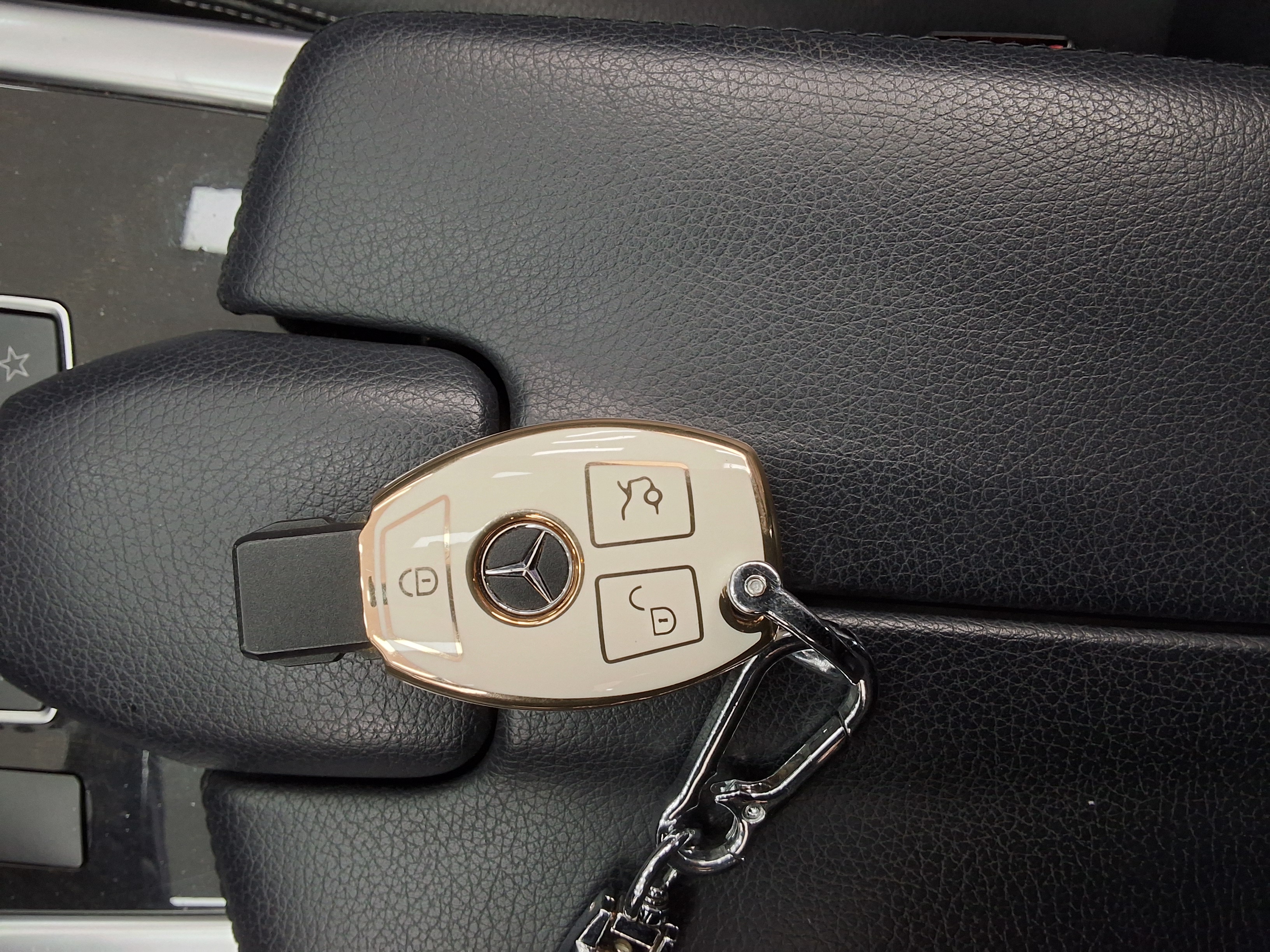 Mercedes-Benz E-Class - 18