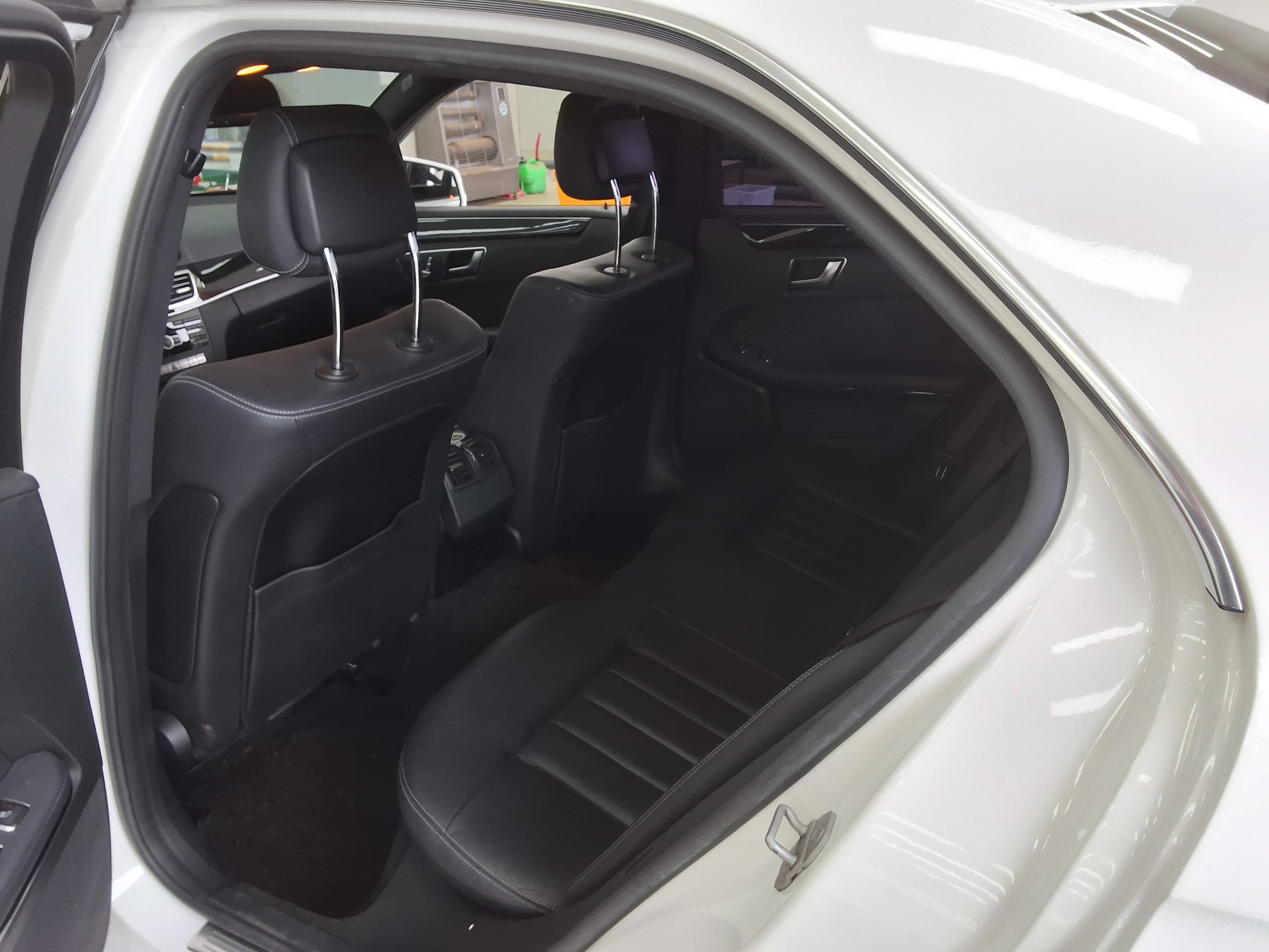 Mercedes-Benz E-Class - 11