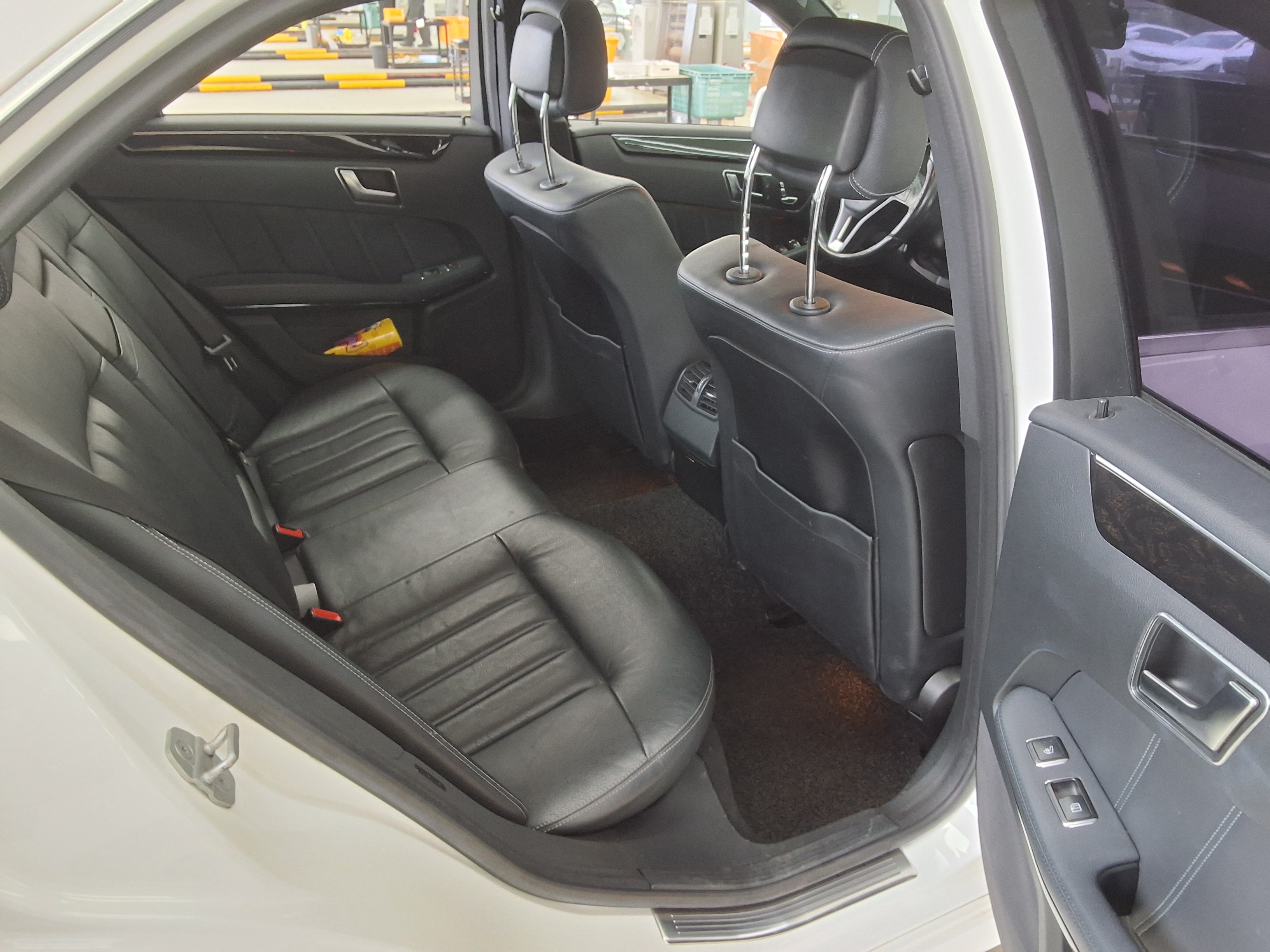 Mercedes-Benz E-Class - 12