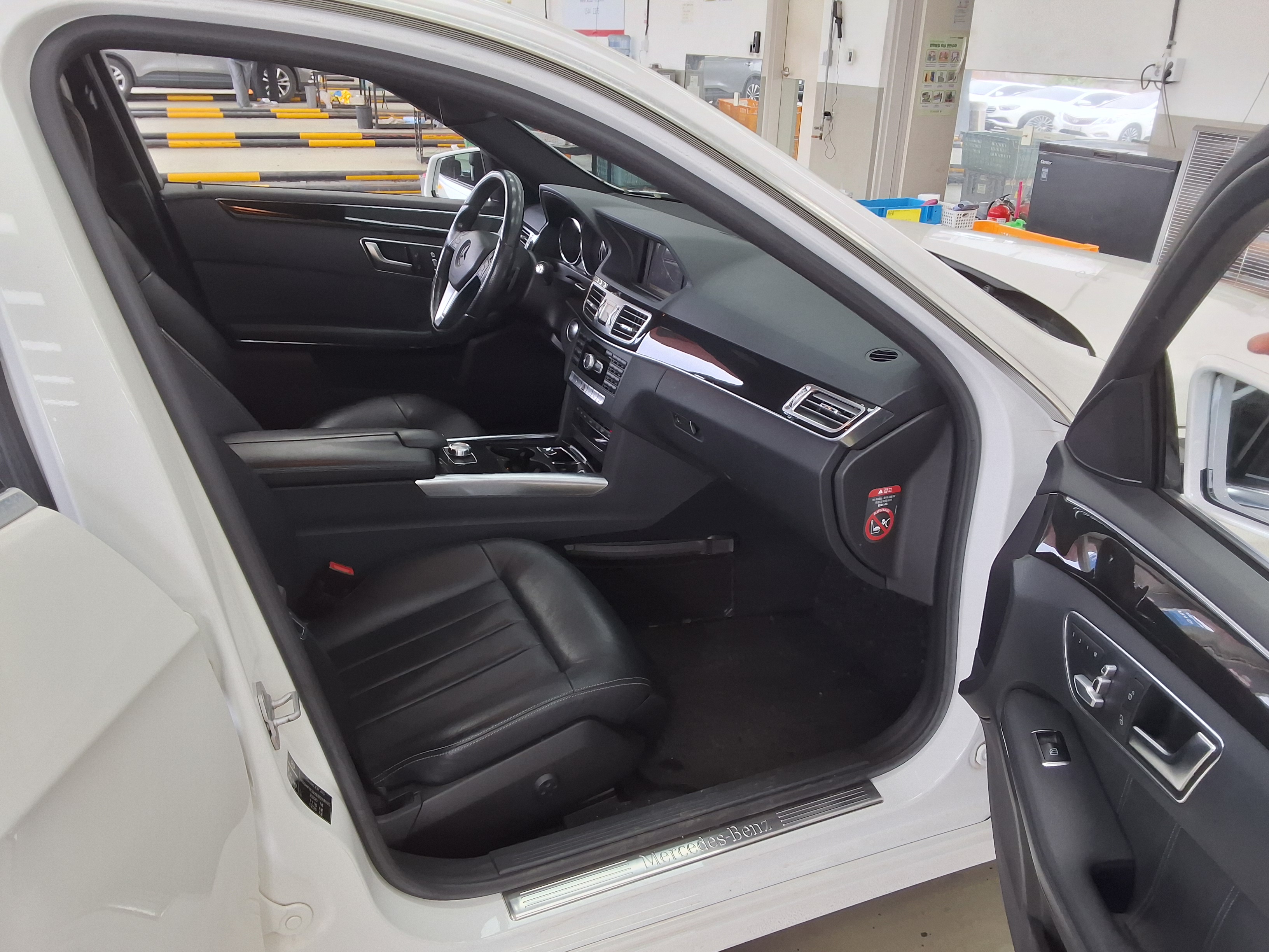 Mercedes-Benz E-Class - 13