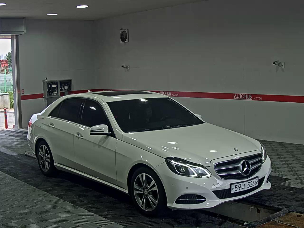Mercedes-Benz E-Class - 2