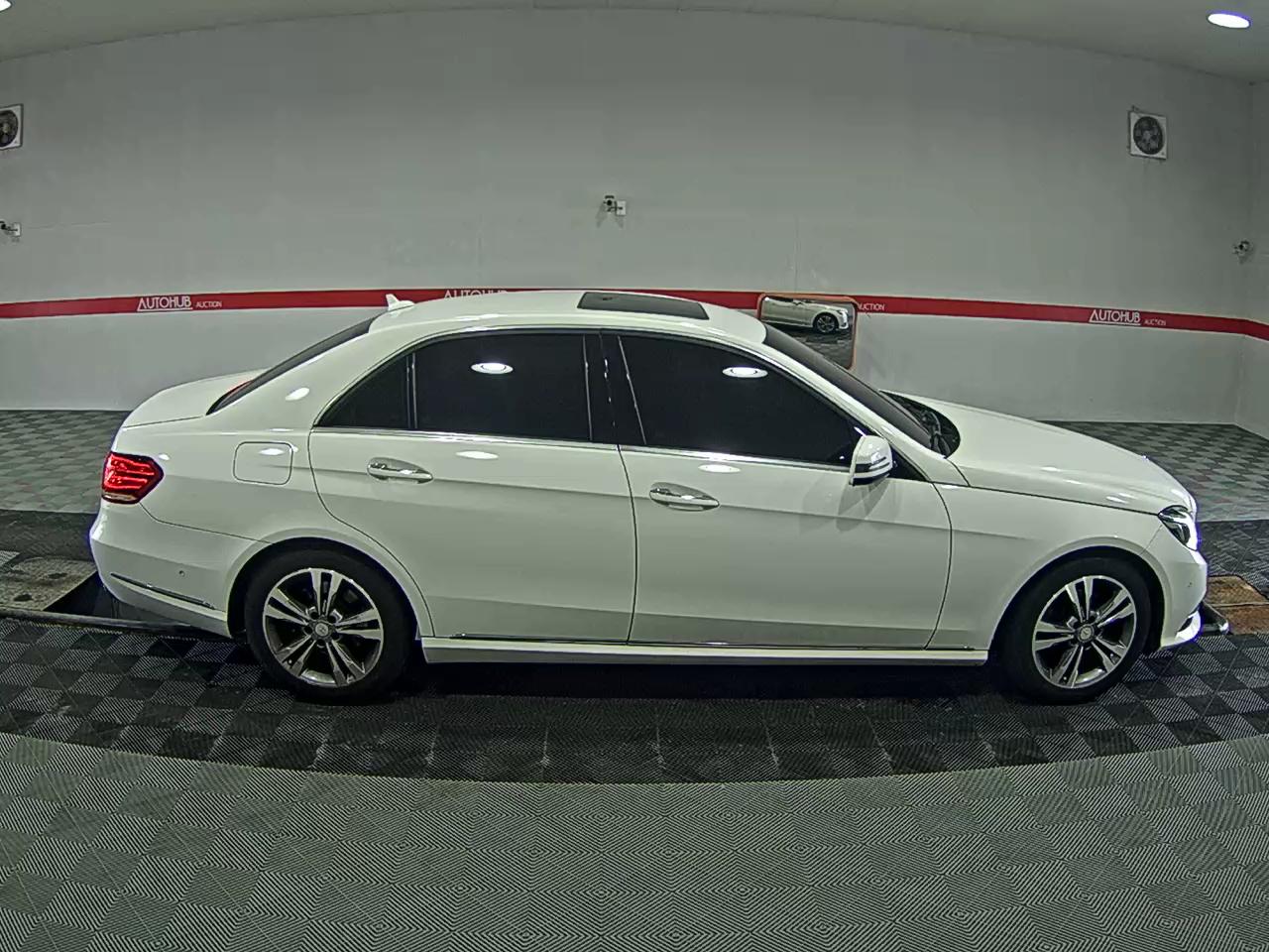 Mercedes-Benz E-Class - 3