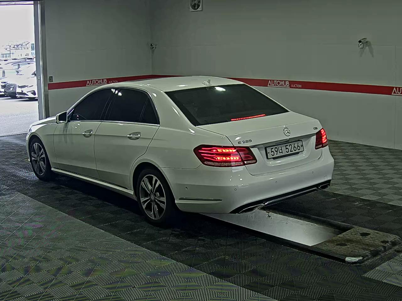 Mercedes-Benz E-Class - 5