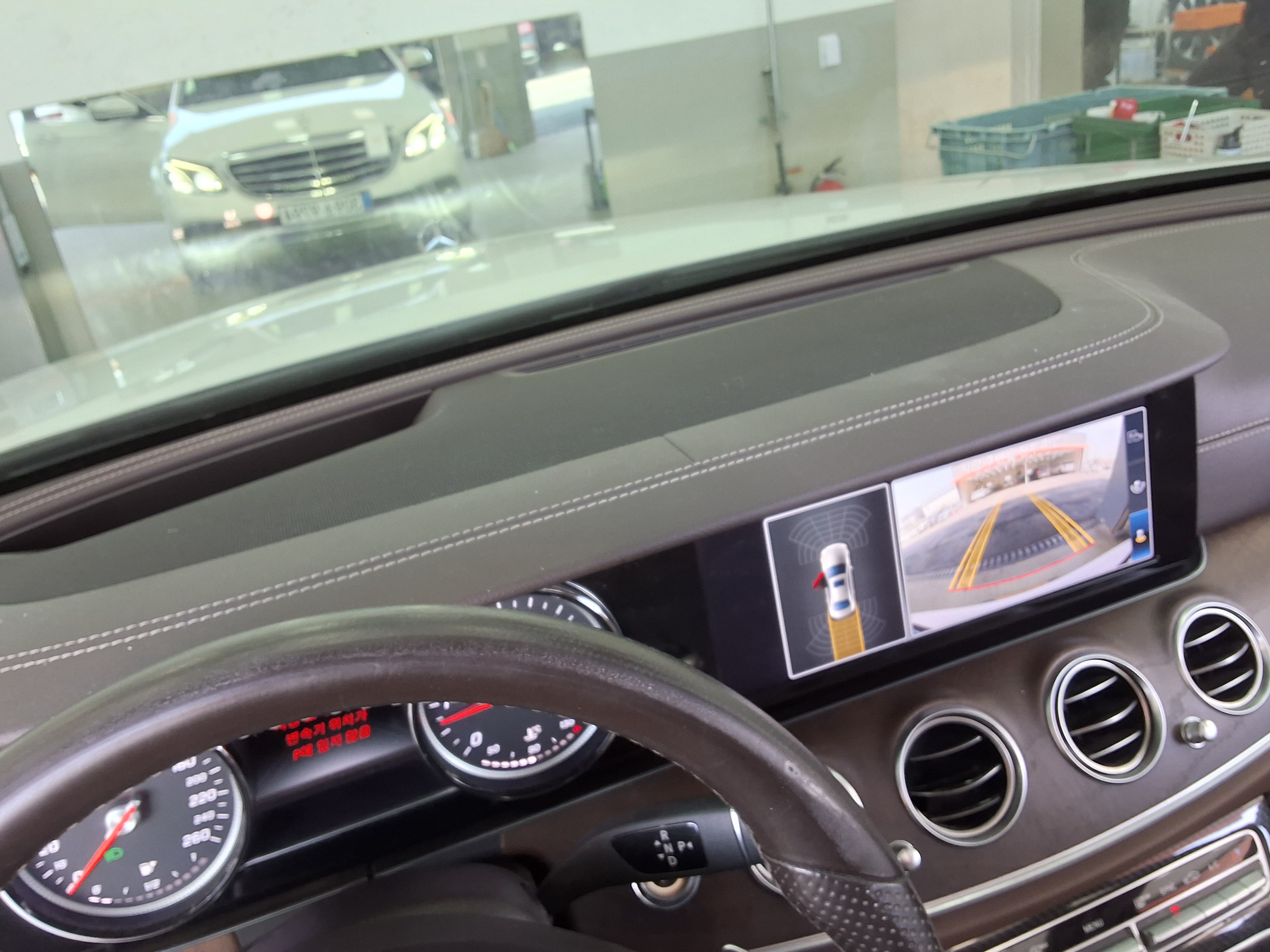 Mercedes-Benz E-Class - 17