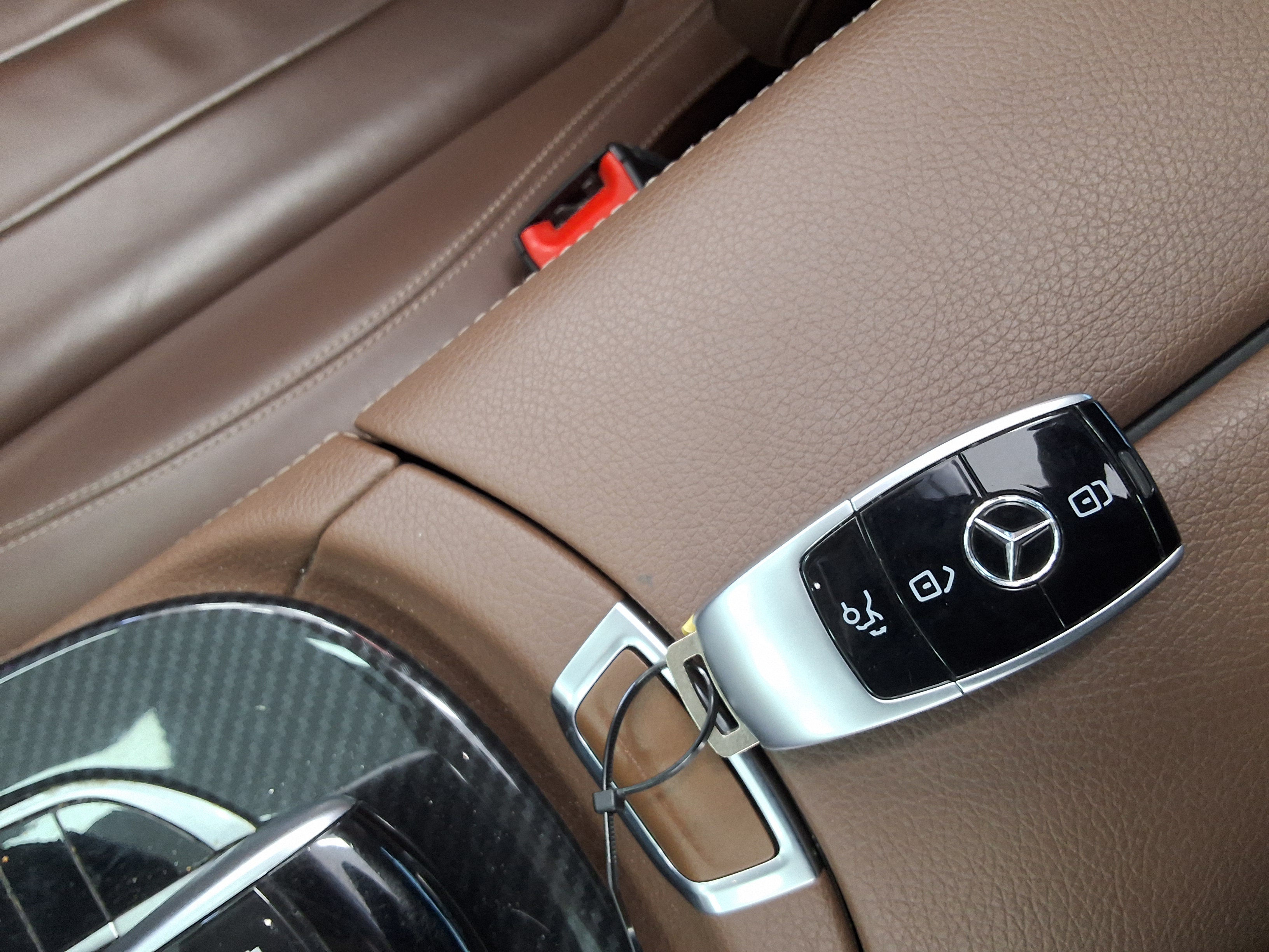 Mercedes-Benz E-Class - 18