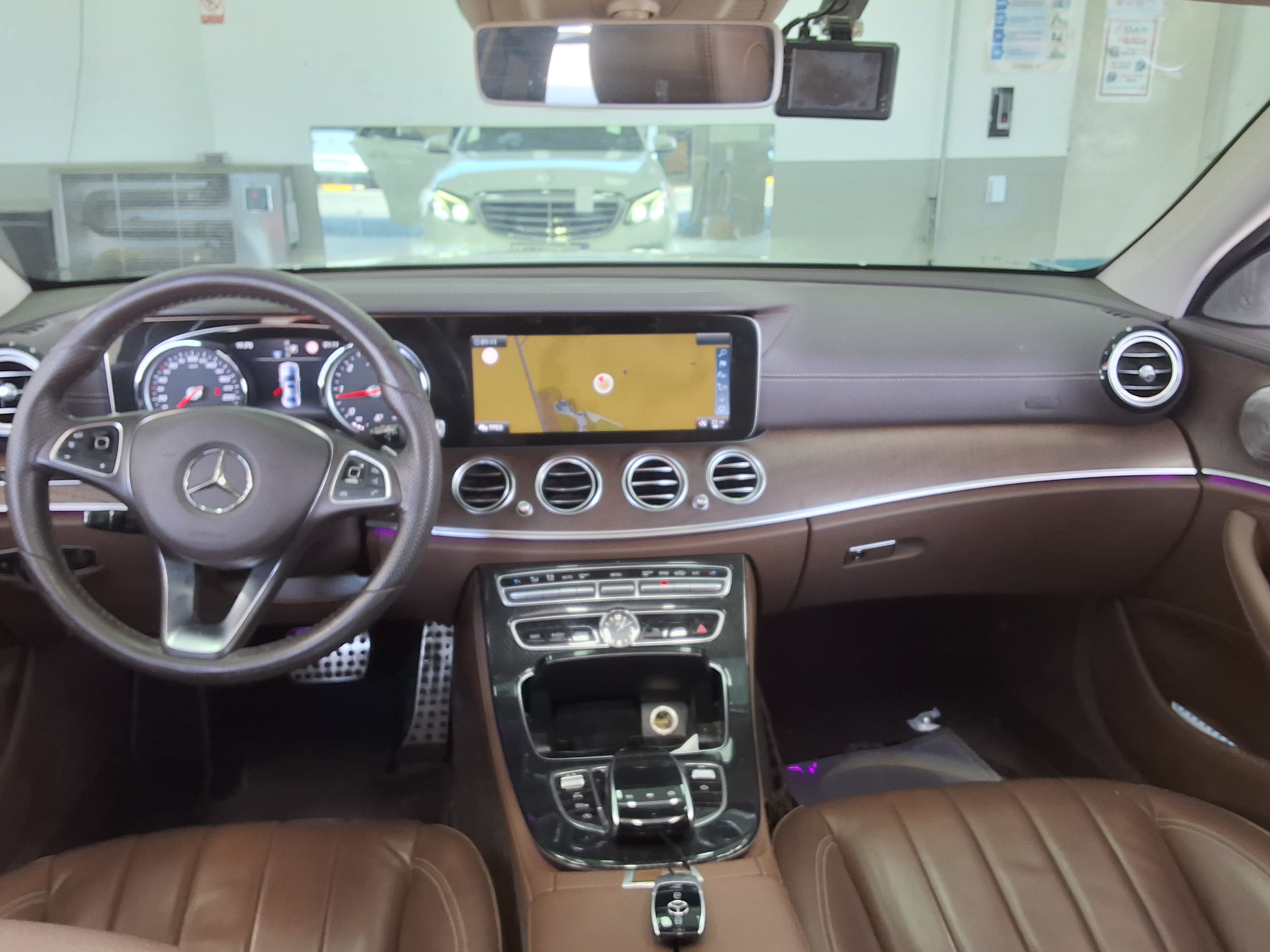 Mercedes-Benz E-Class - 10