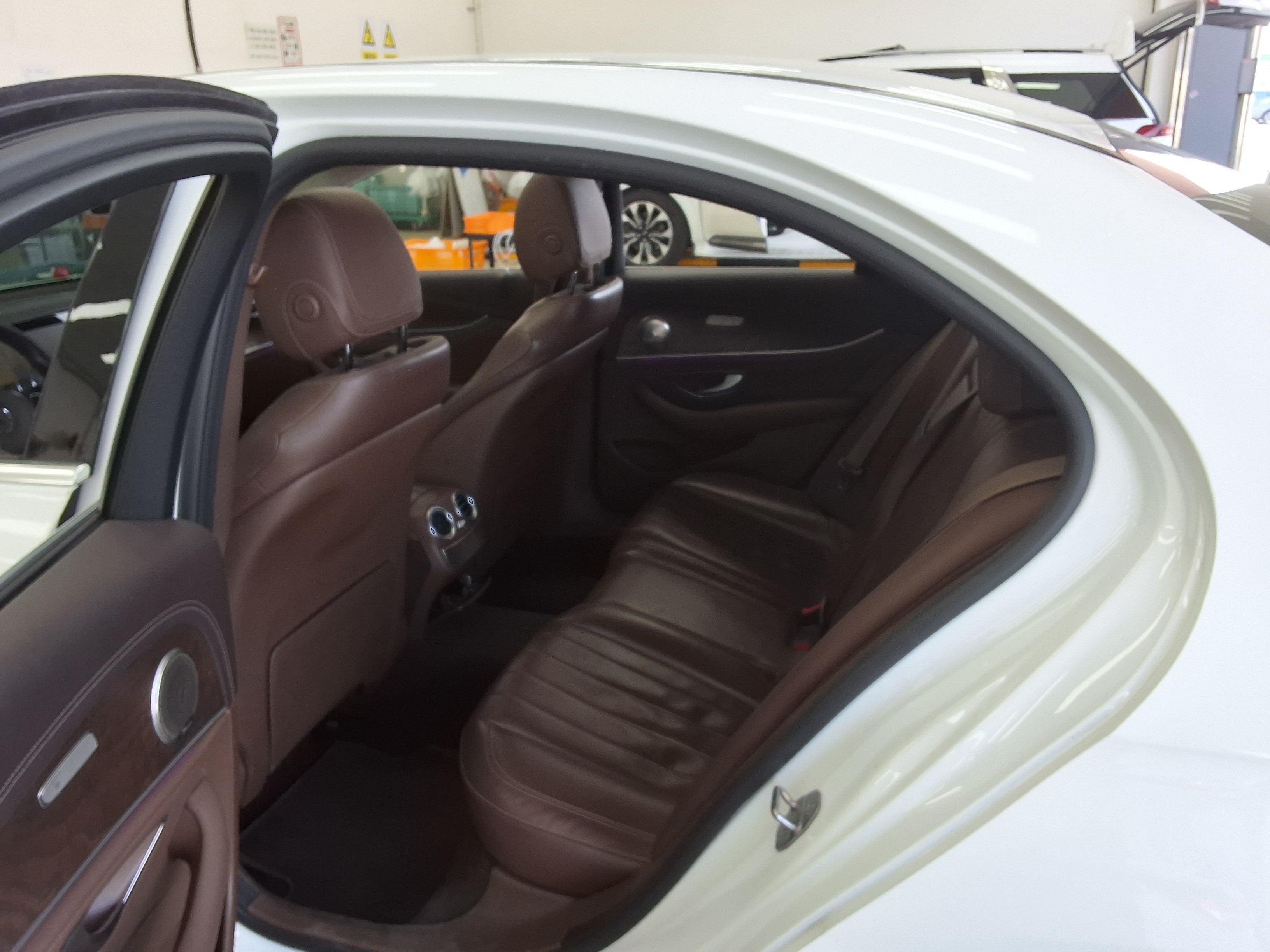 Mercedes-Benz E-Class - 11
