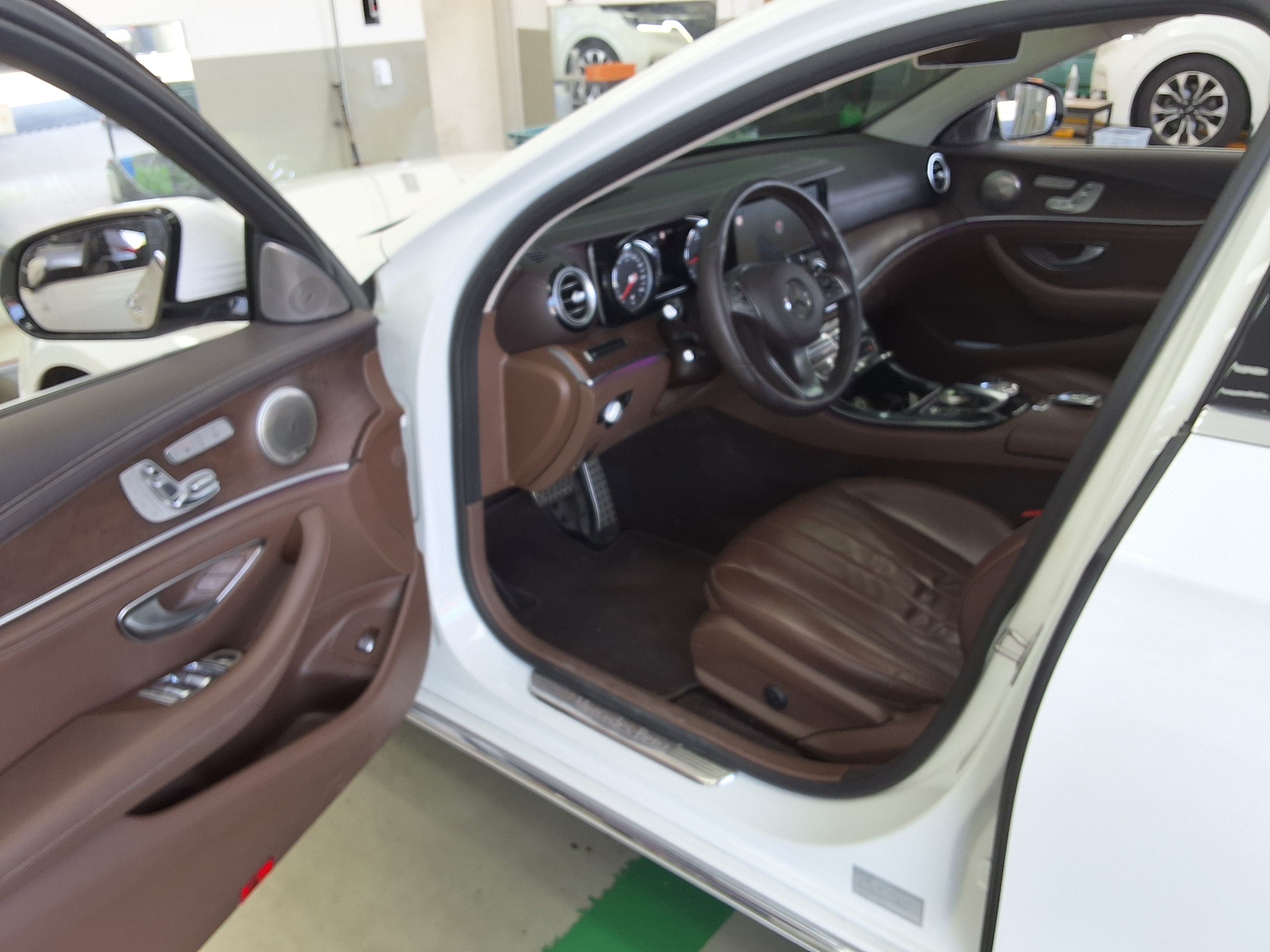 Mercedes-Benz E-Class - 9