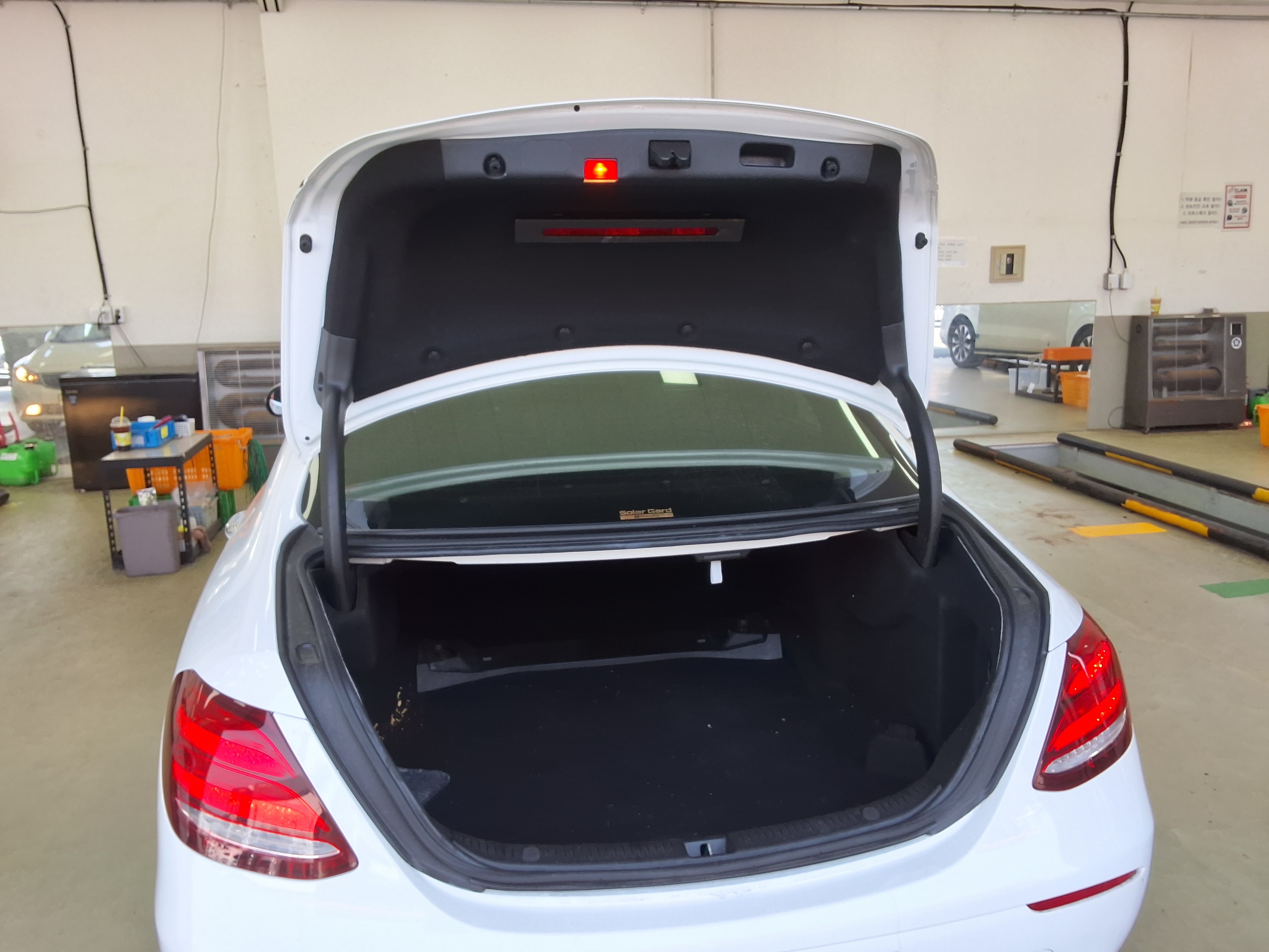 Mercedes-Benz E-Class - 14