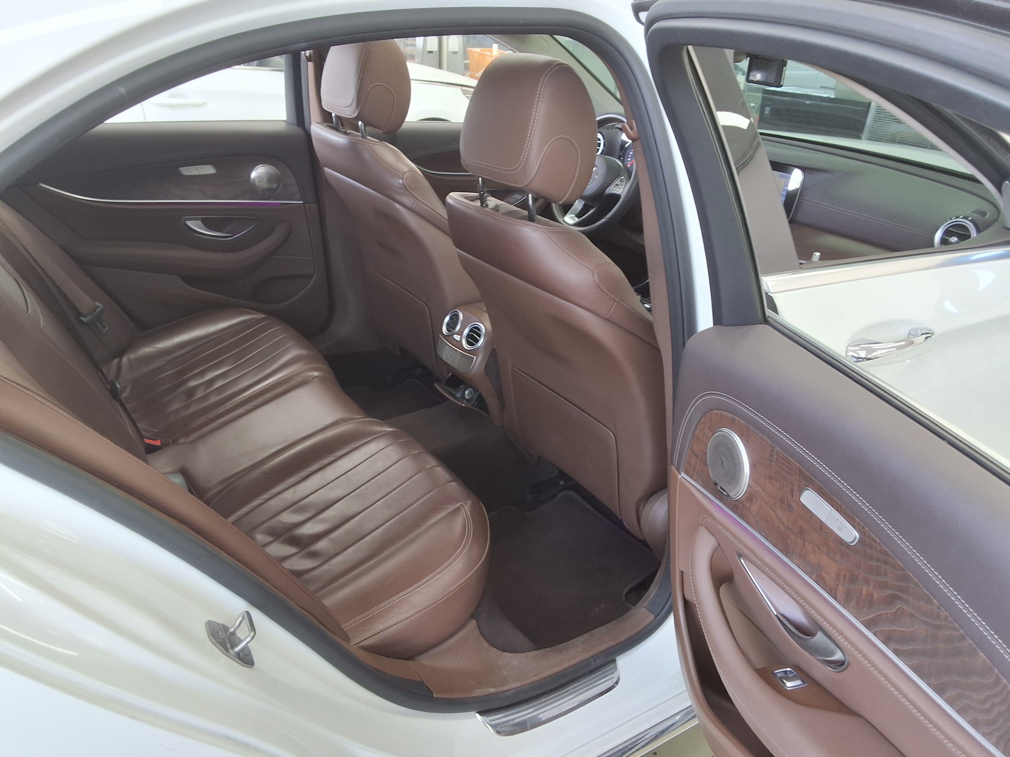 Mercedes-Benz E-Class - 12