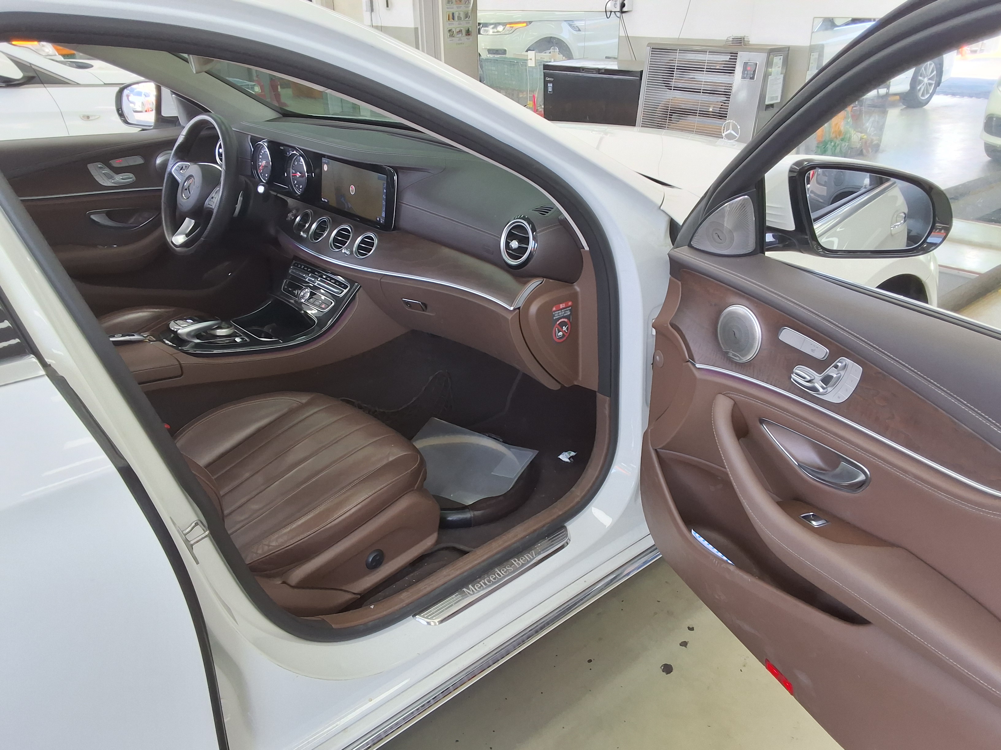 Mercedes-Benz E-Class - 13