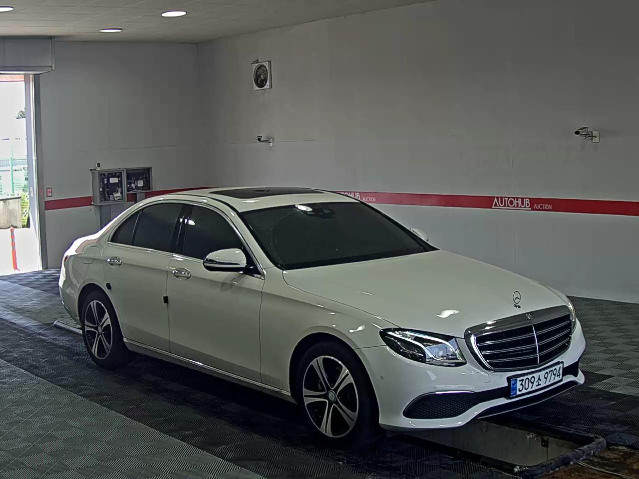 Mercedes-Benz E-Class - 2
