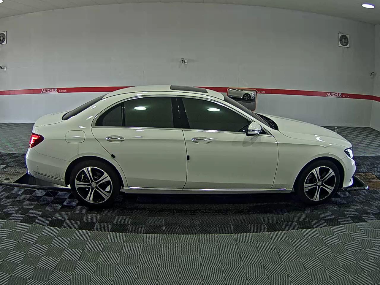 Mercedes-Benz E-Class - 3
