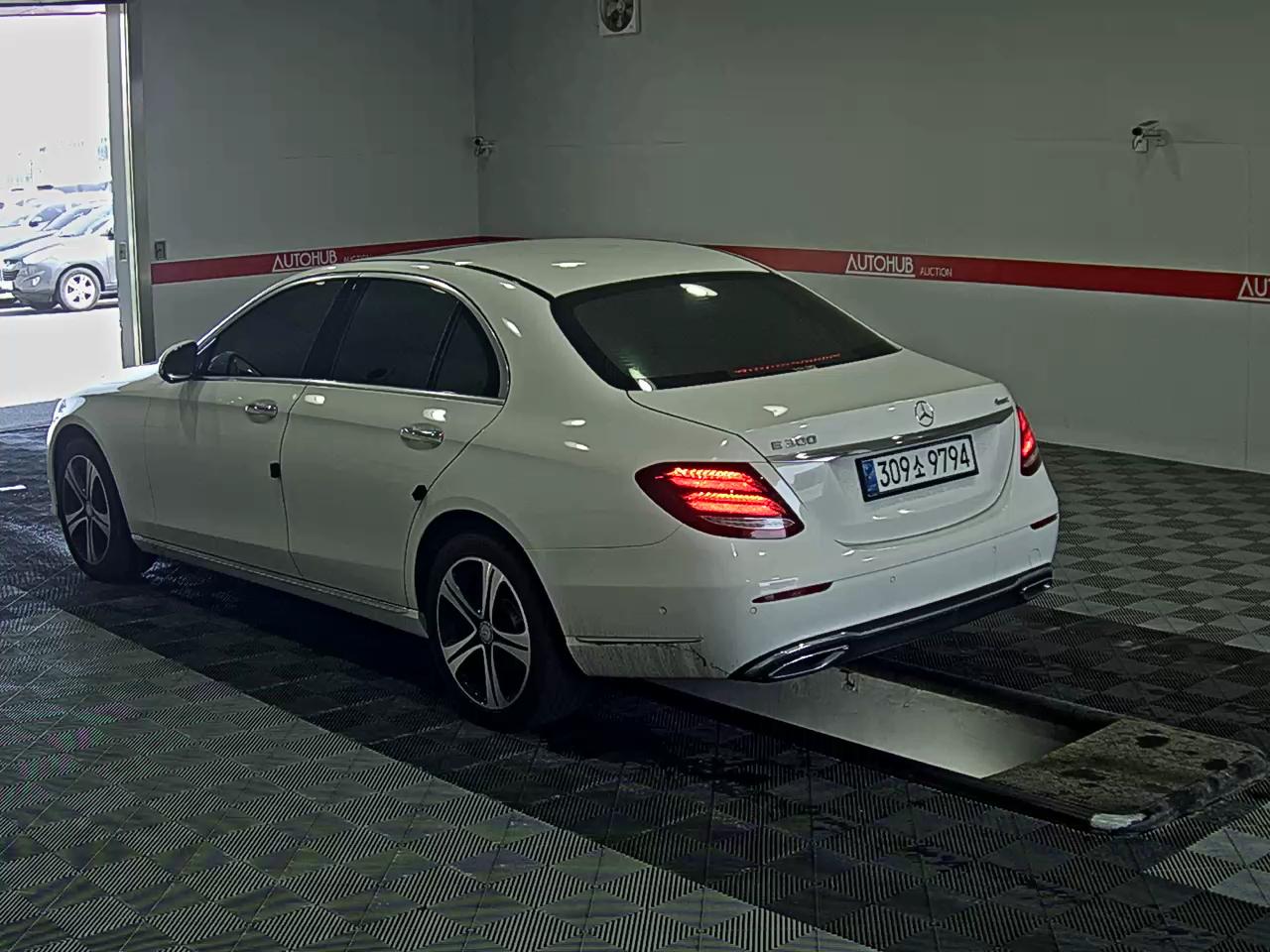 Mercedes-Benz E-Class - 5