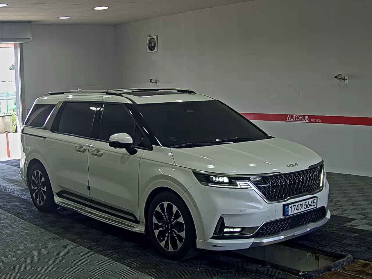 Kia Carnival 2023 - Image 2