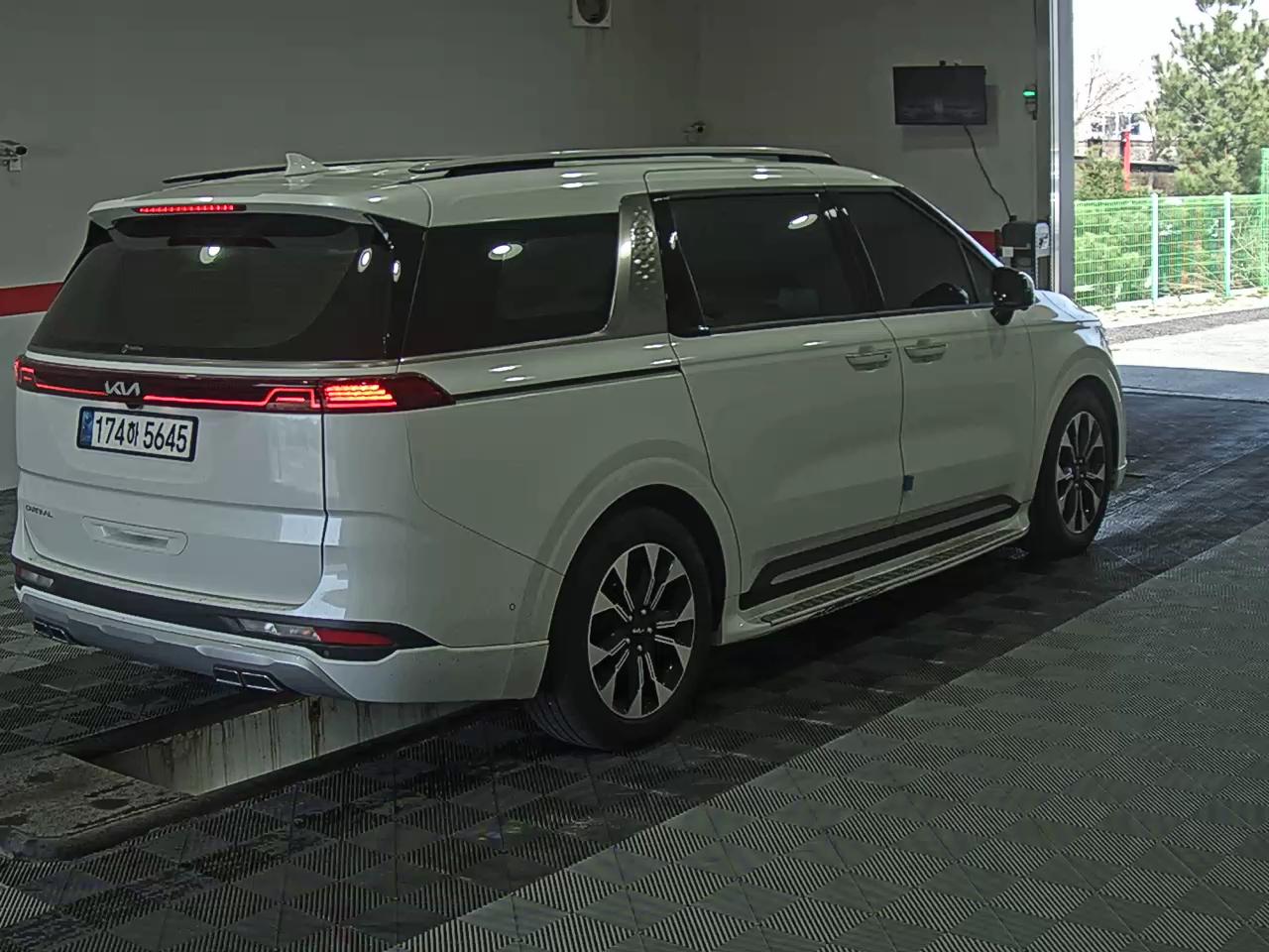 Kia Carnival 2023 - Image 4