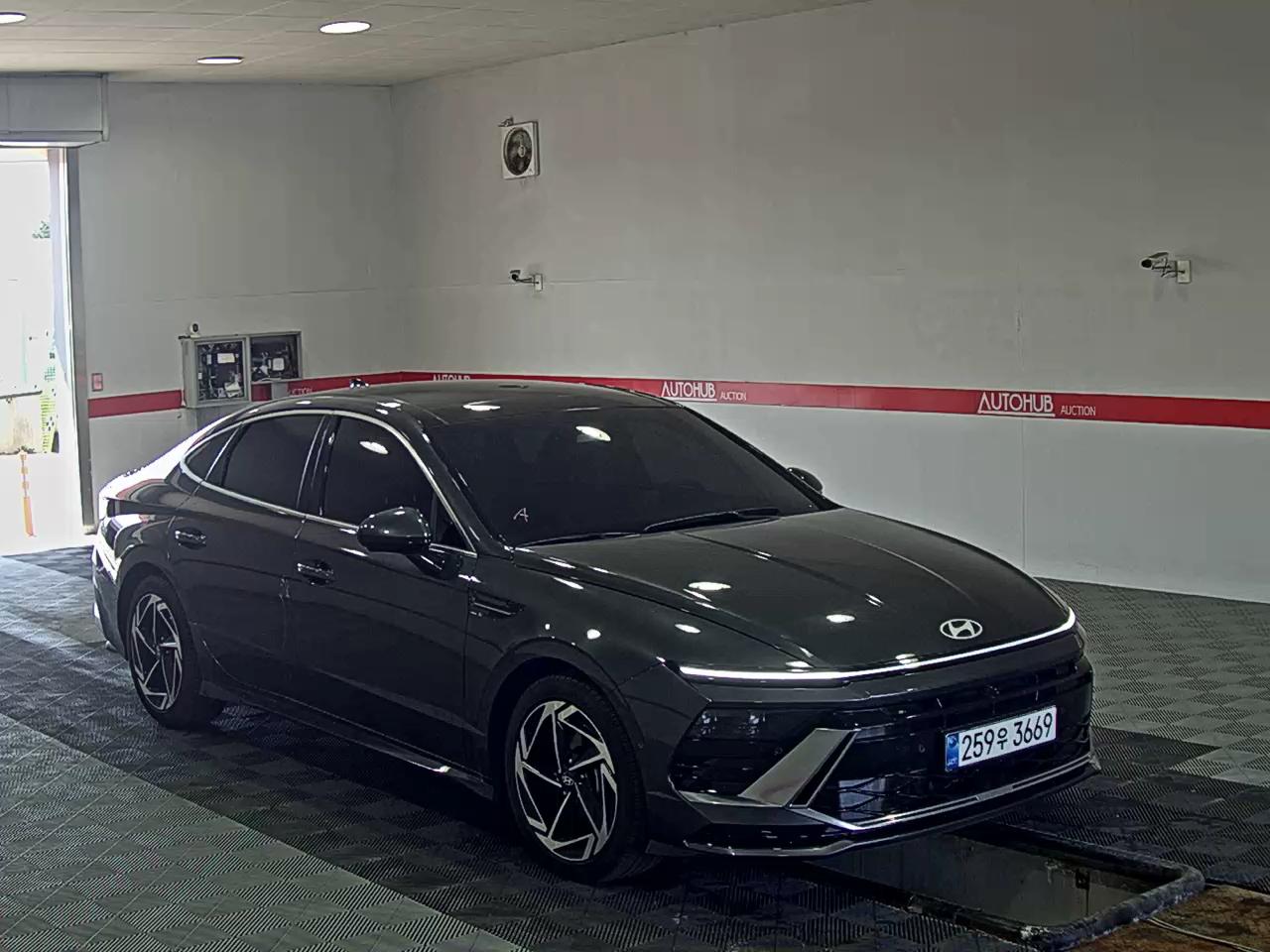 Hyundai Sonata 2025 - Image 2