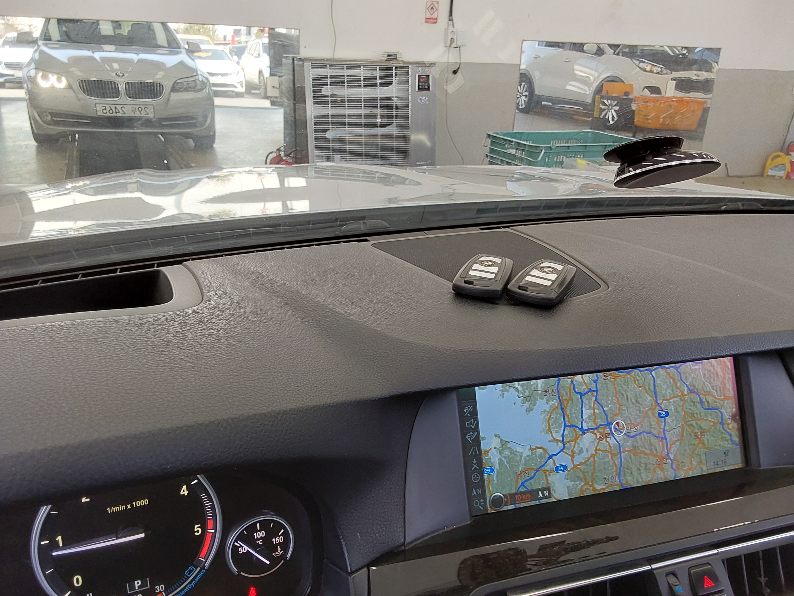 BMW 5 Series 2011 - Image 16