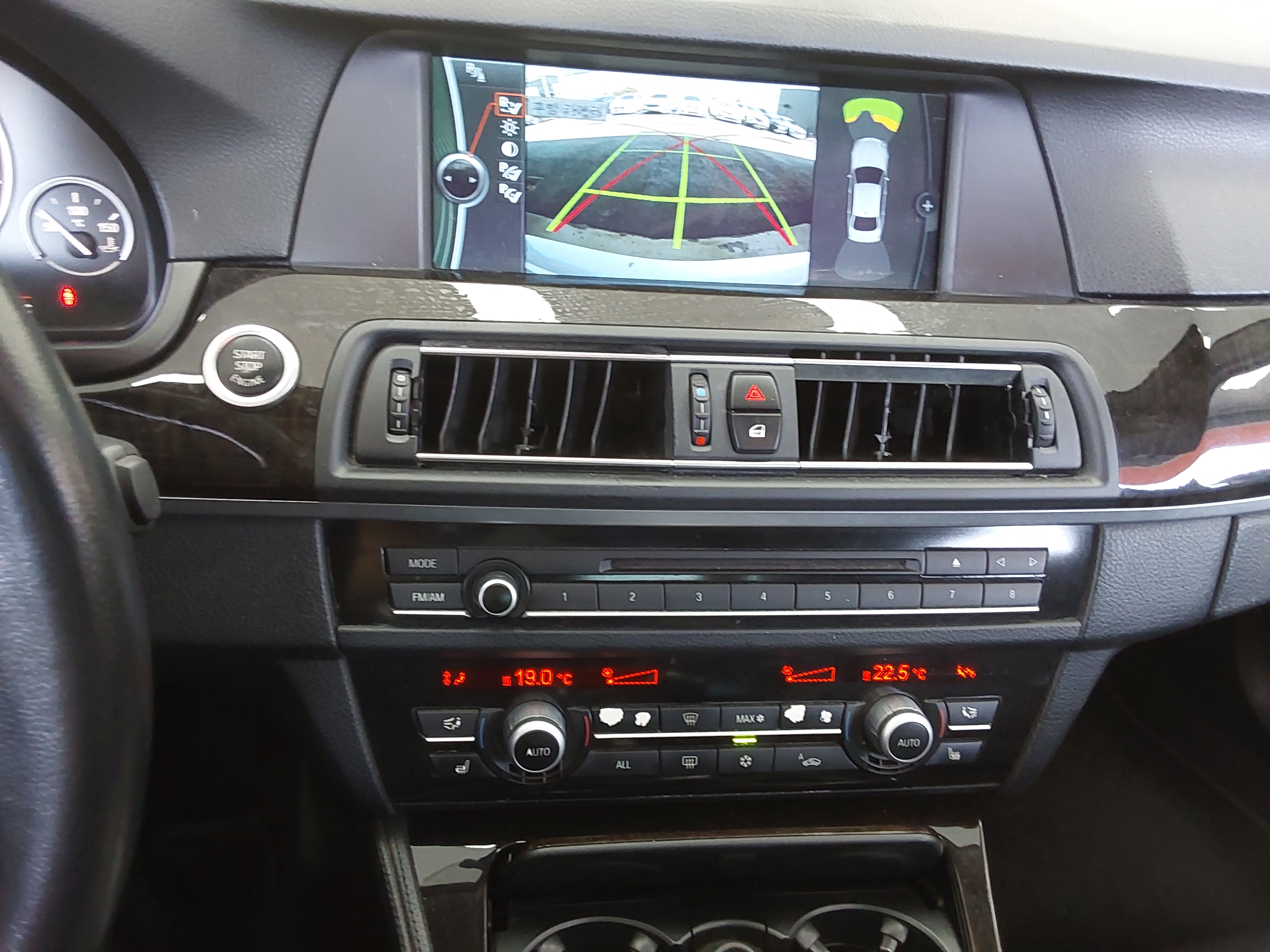 BMW 5 Series 2011 - Image 17