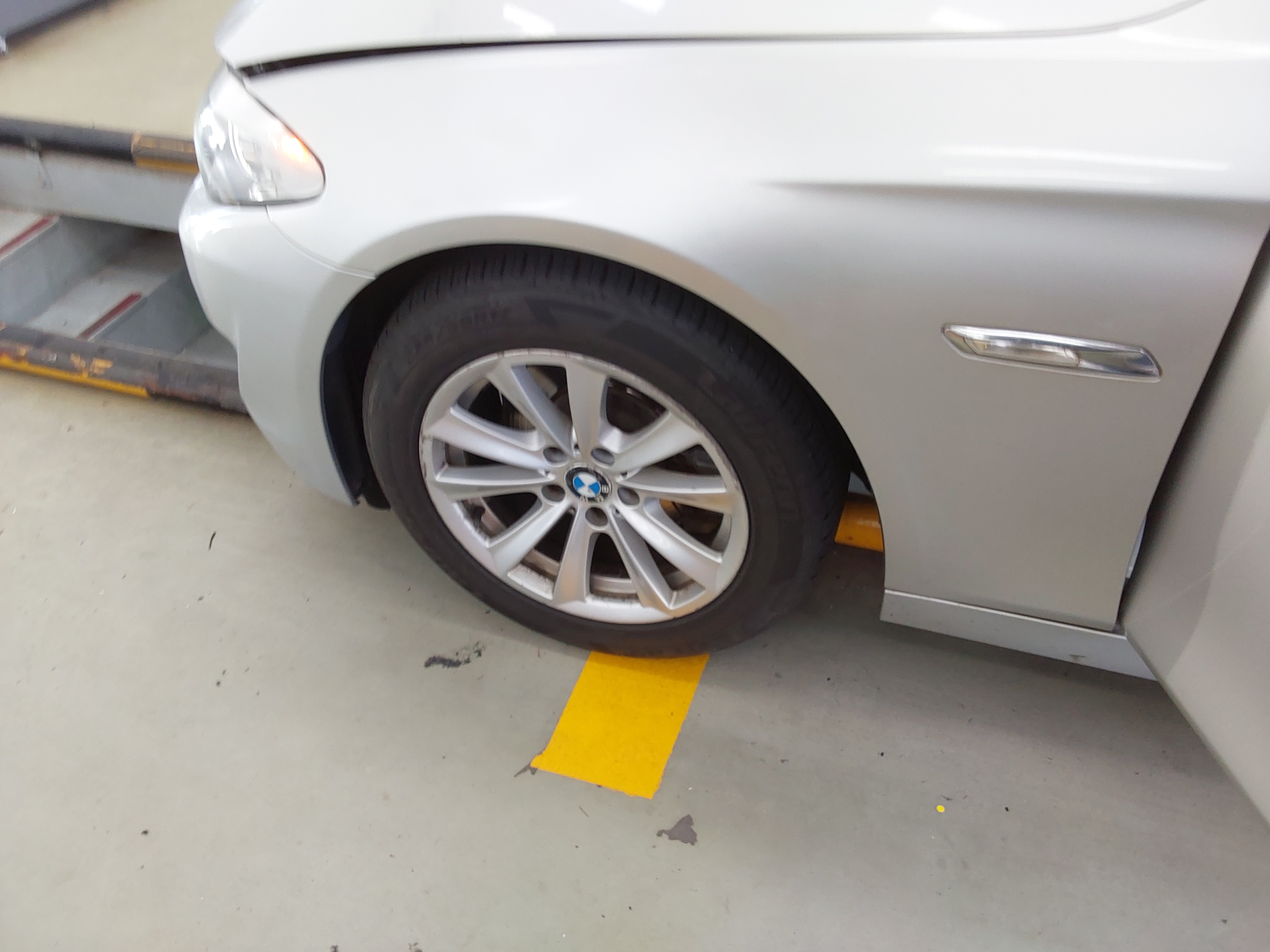 BMW 5 Series 2011 - Image 20