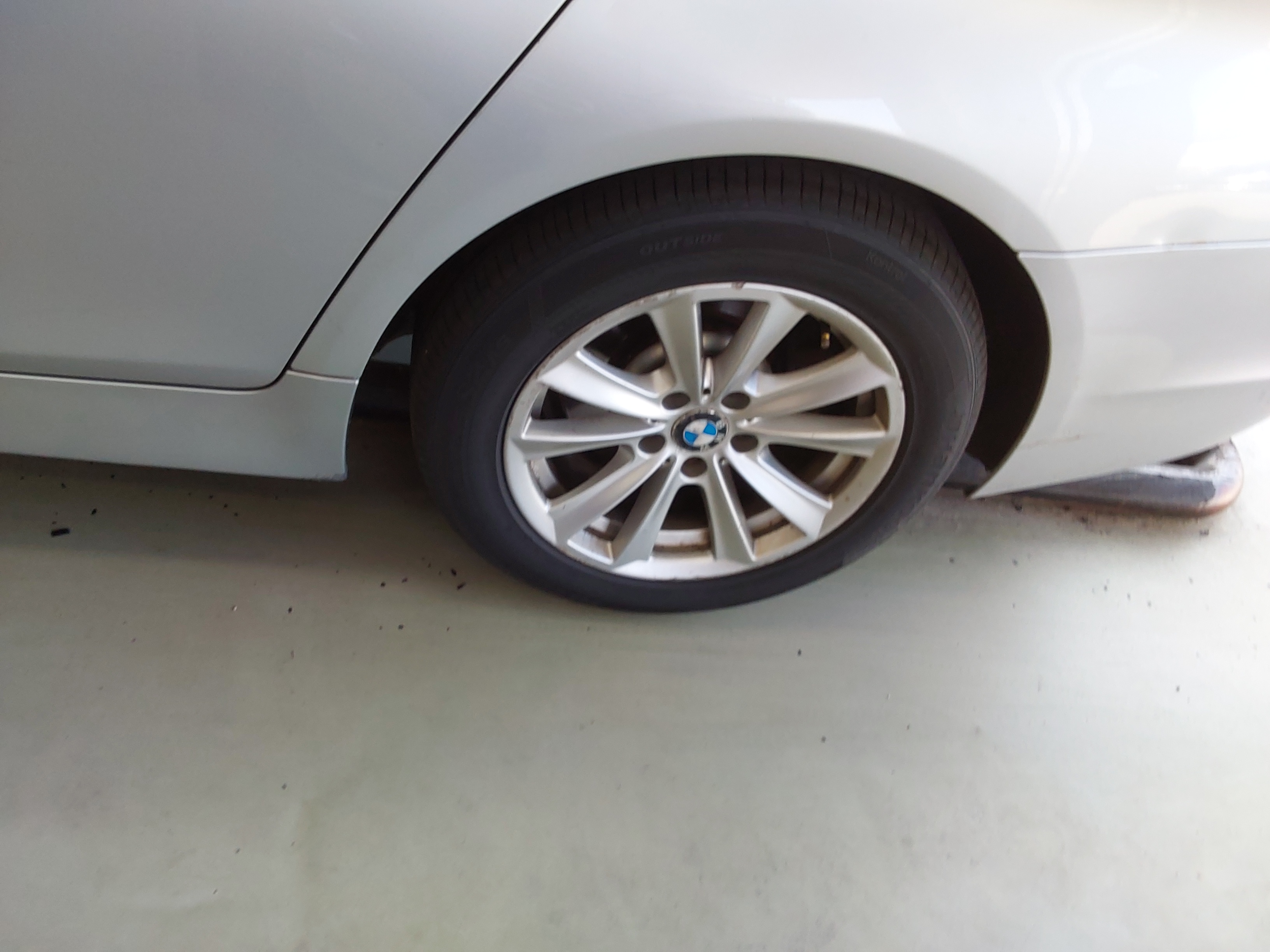 BMW 5 Series 2011 - Image 21
