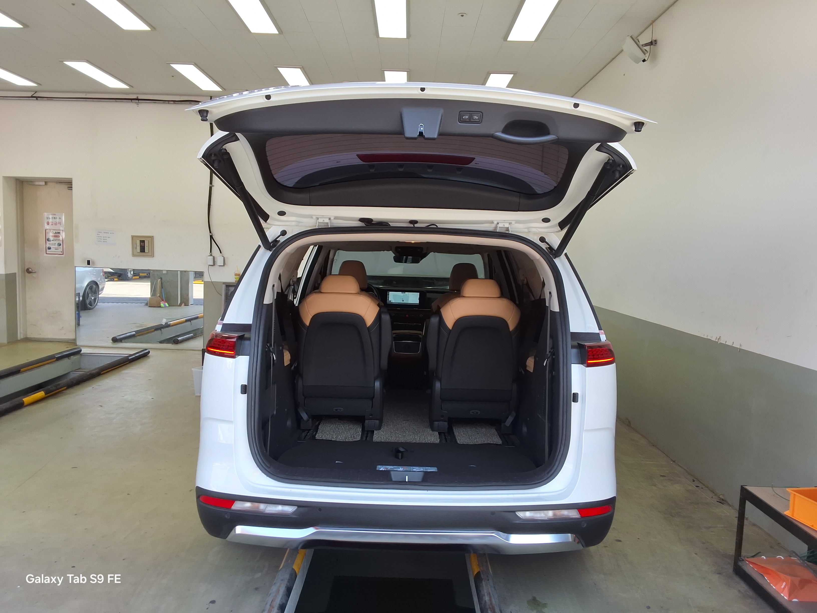 Kia SEDONA 2021 - Image 14