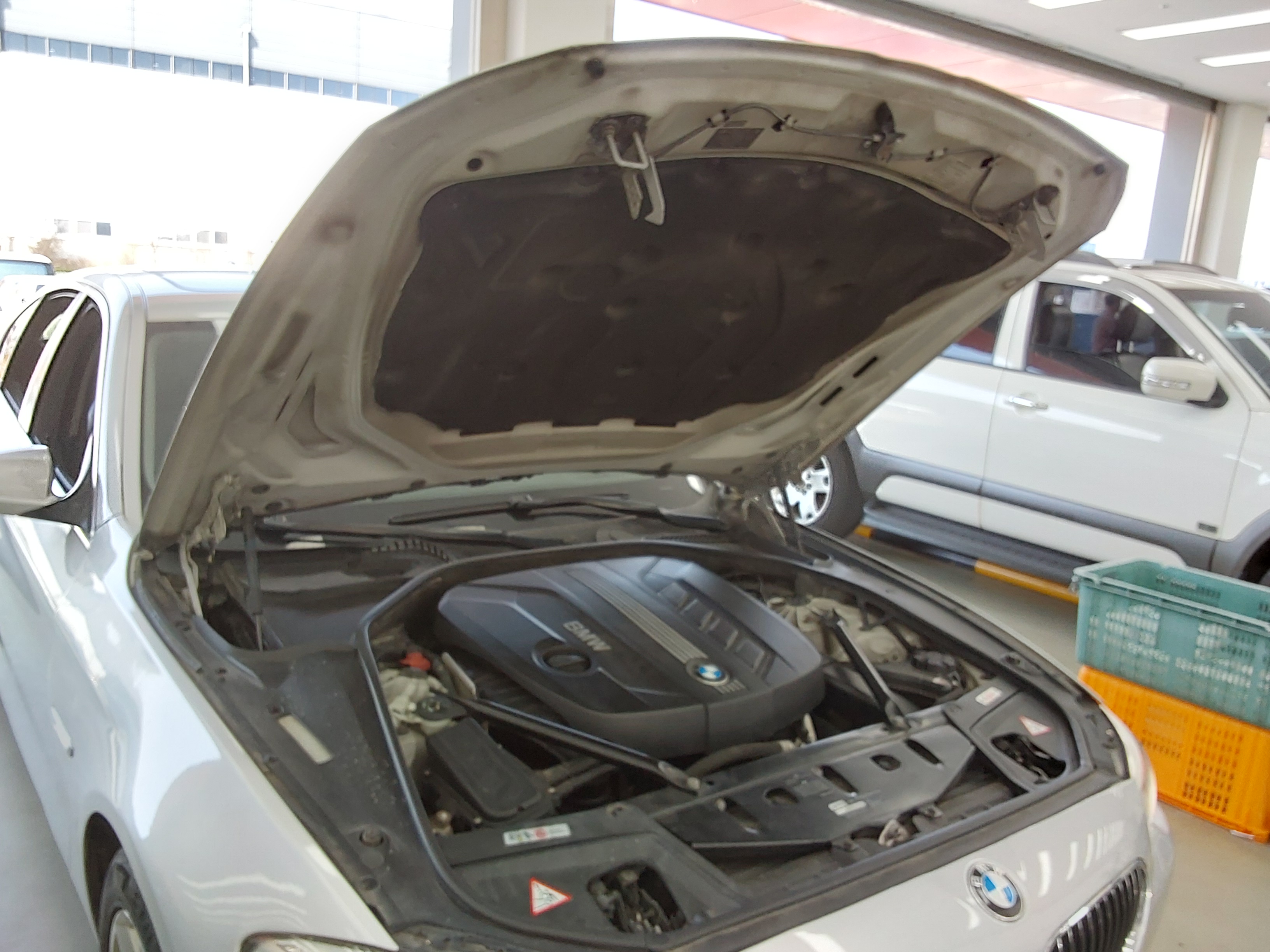 BMW 5 Series 2011 - Image 19
