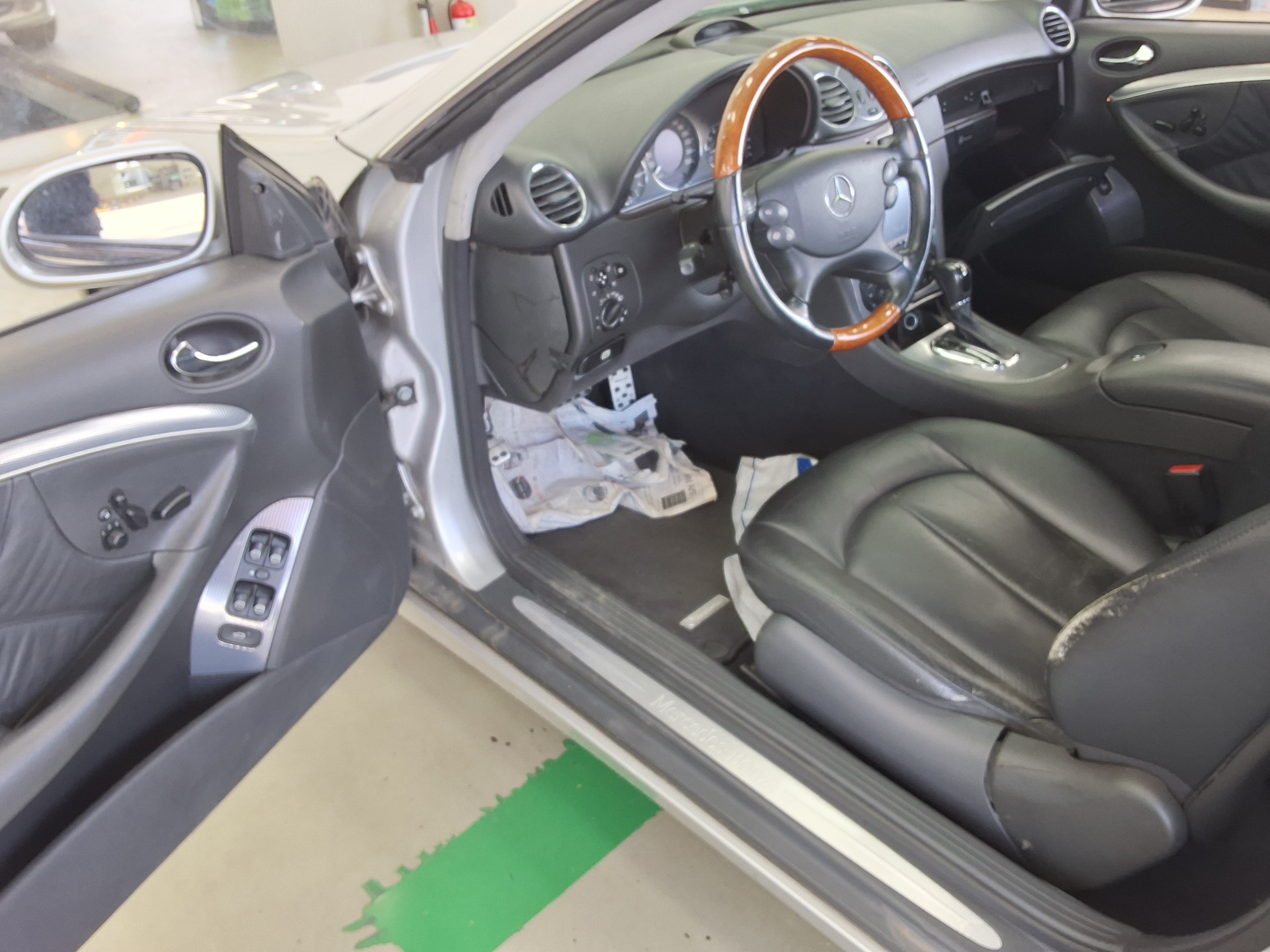 Mercedes-Benz CLK-Class 2003 - Image 9