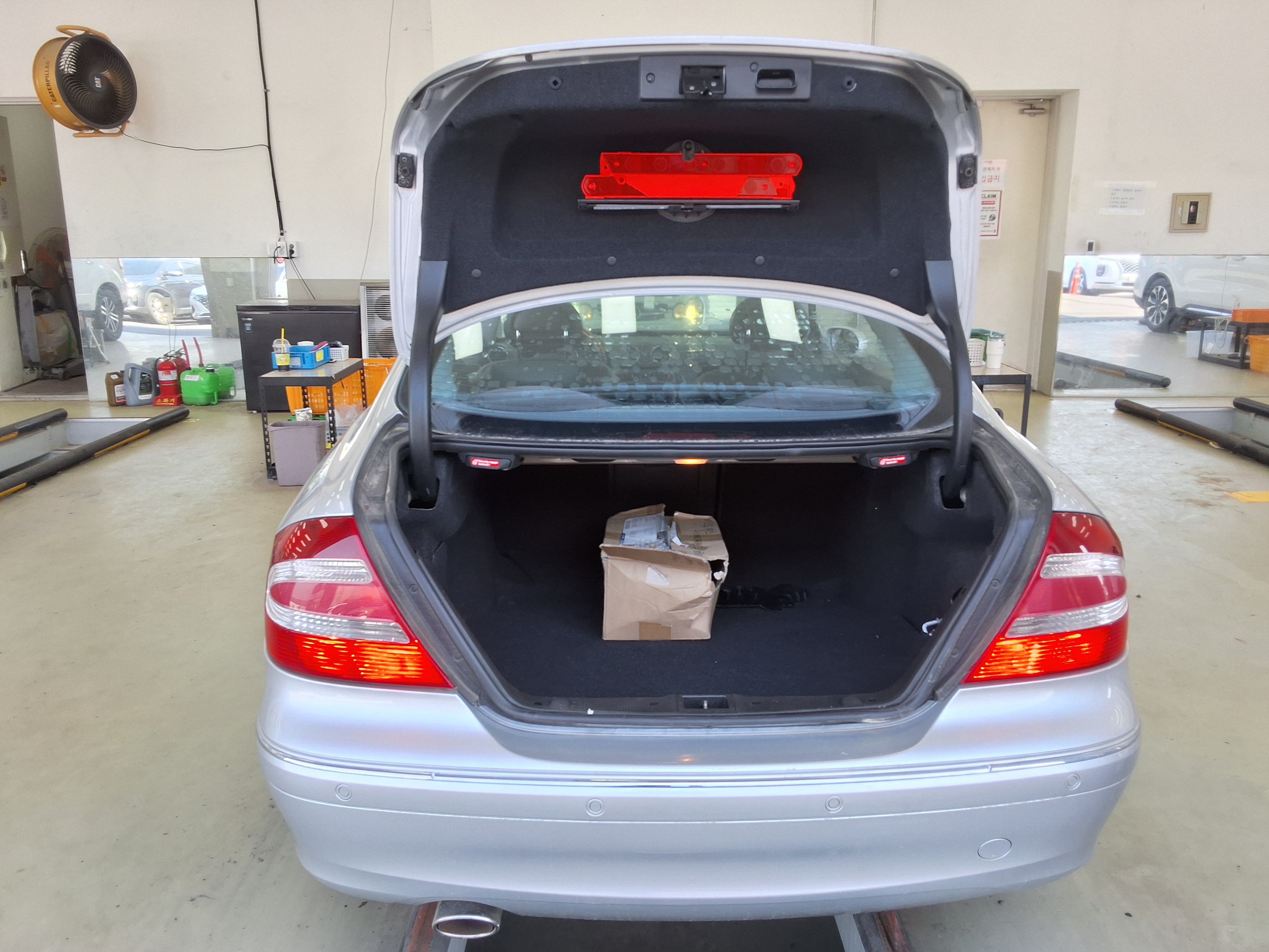 Mercedes-Benz CLK-Class 2003 - Image 12