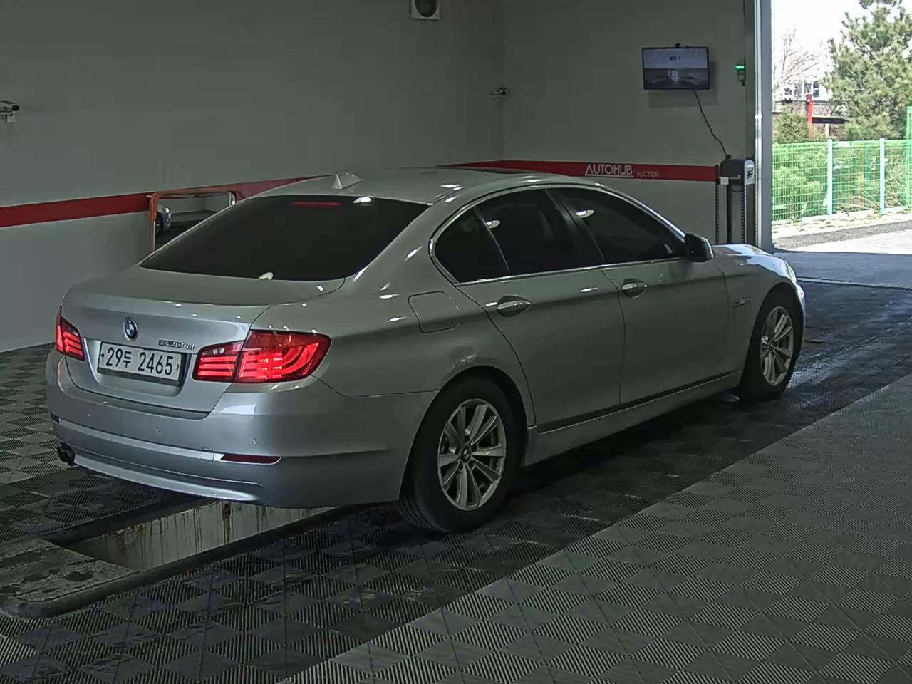 BMW 5 Series 2011 - Image 4
