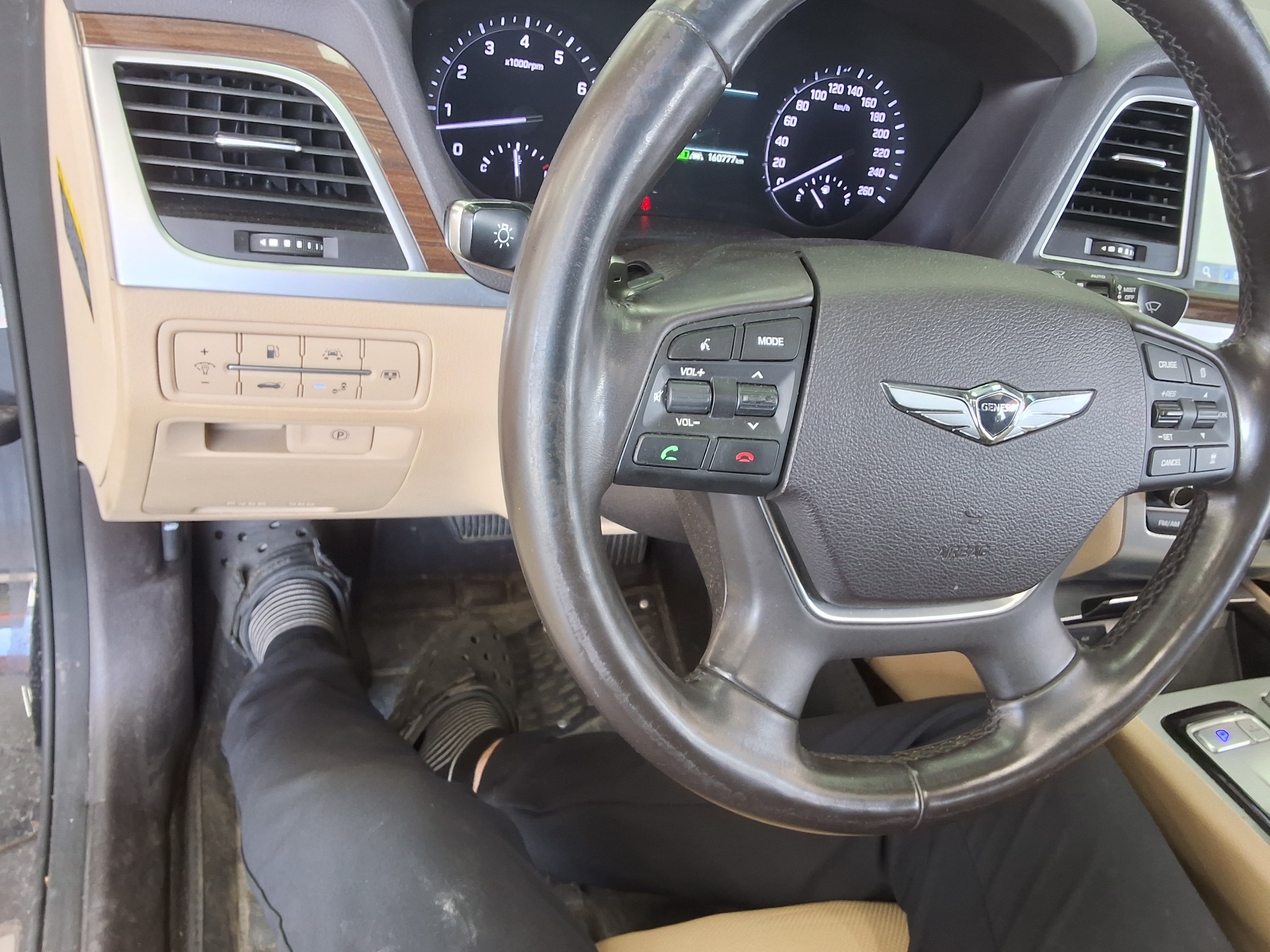 Genesis G80 2017 - Image 16