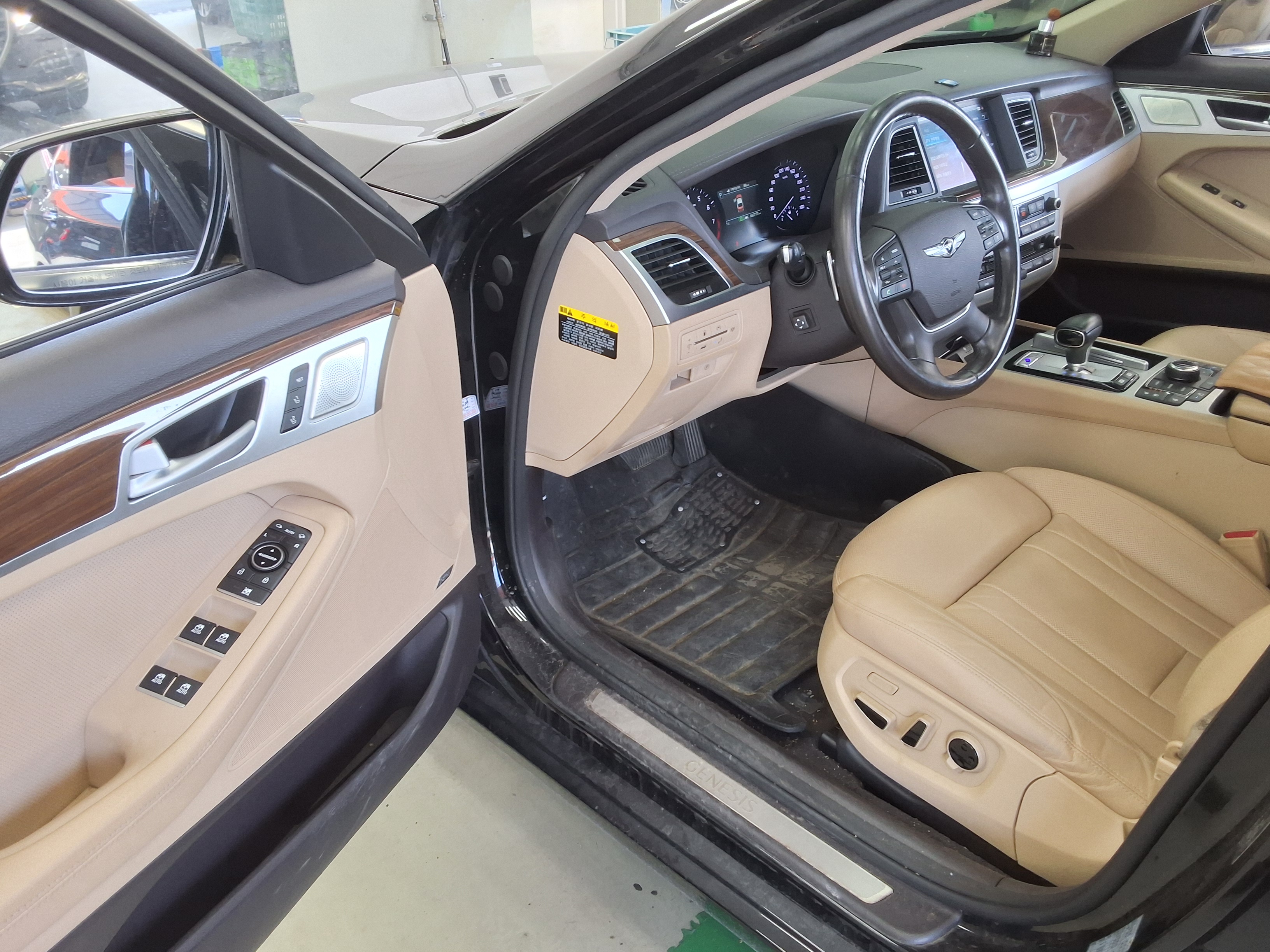 Genesis G80 2017 - Image 9