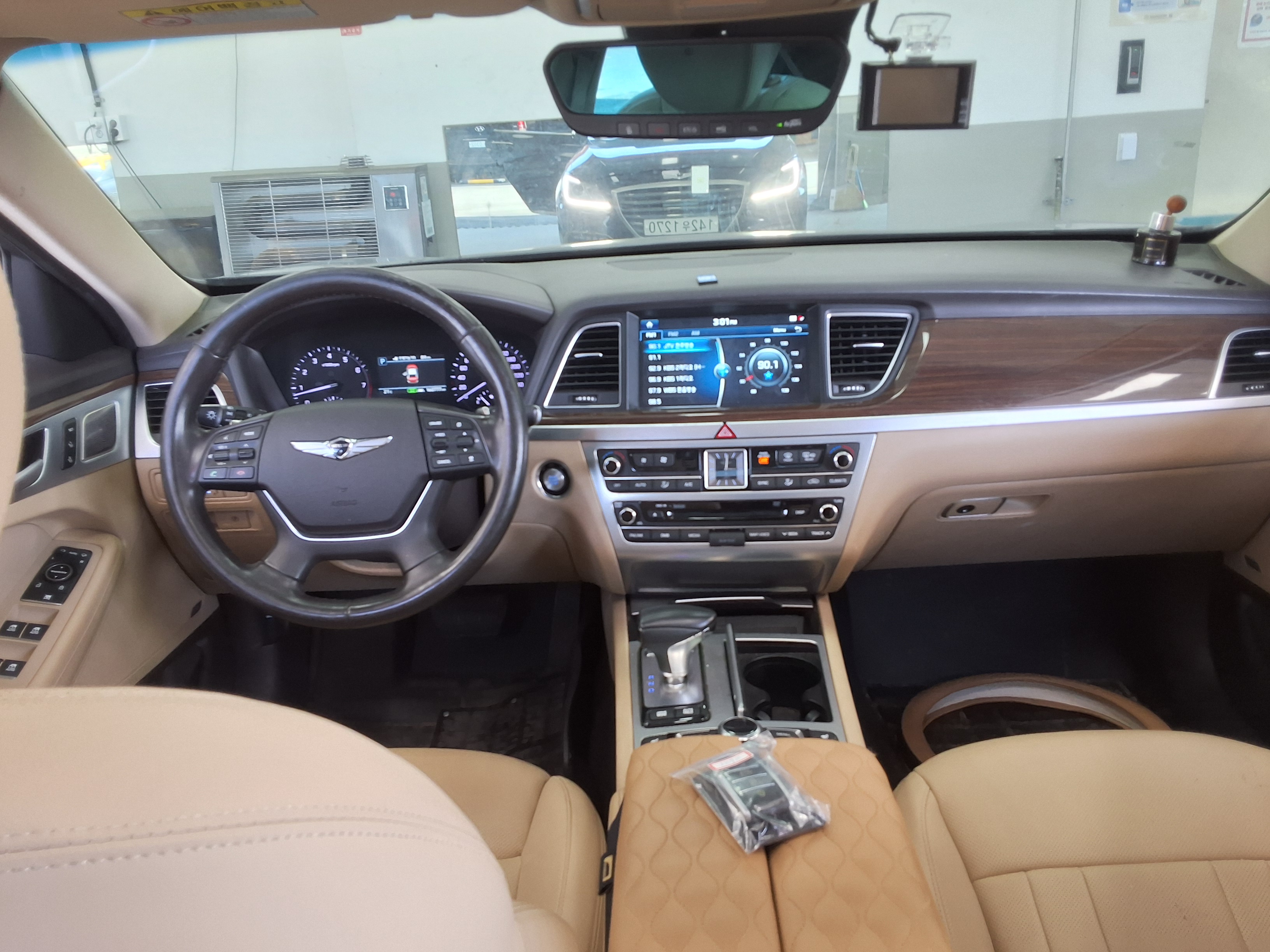 Genesis G80 2017 - Image 10