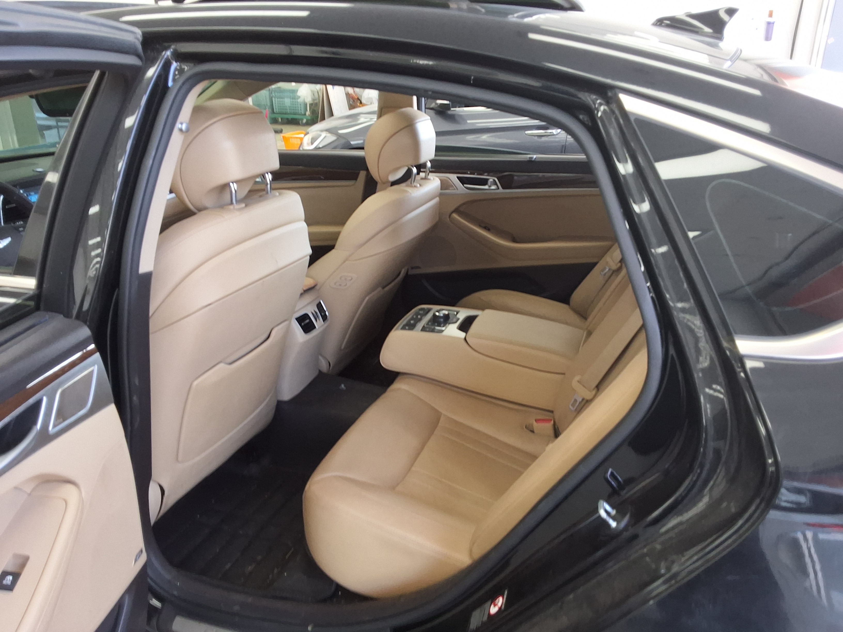 Genesis G80 2017 - Image 11
