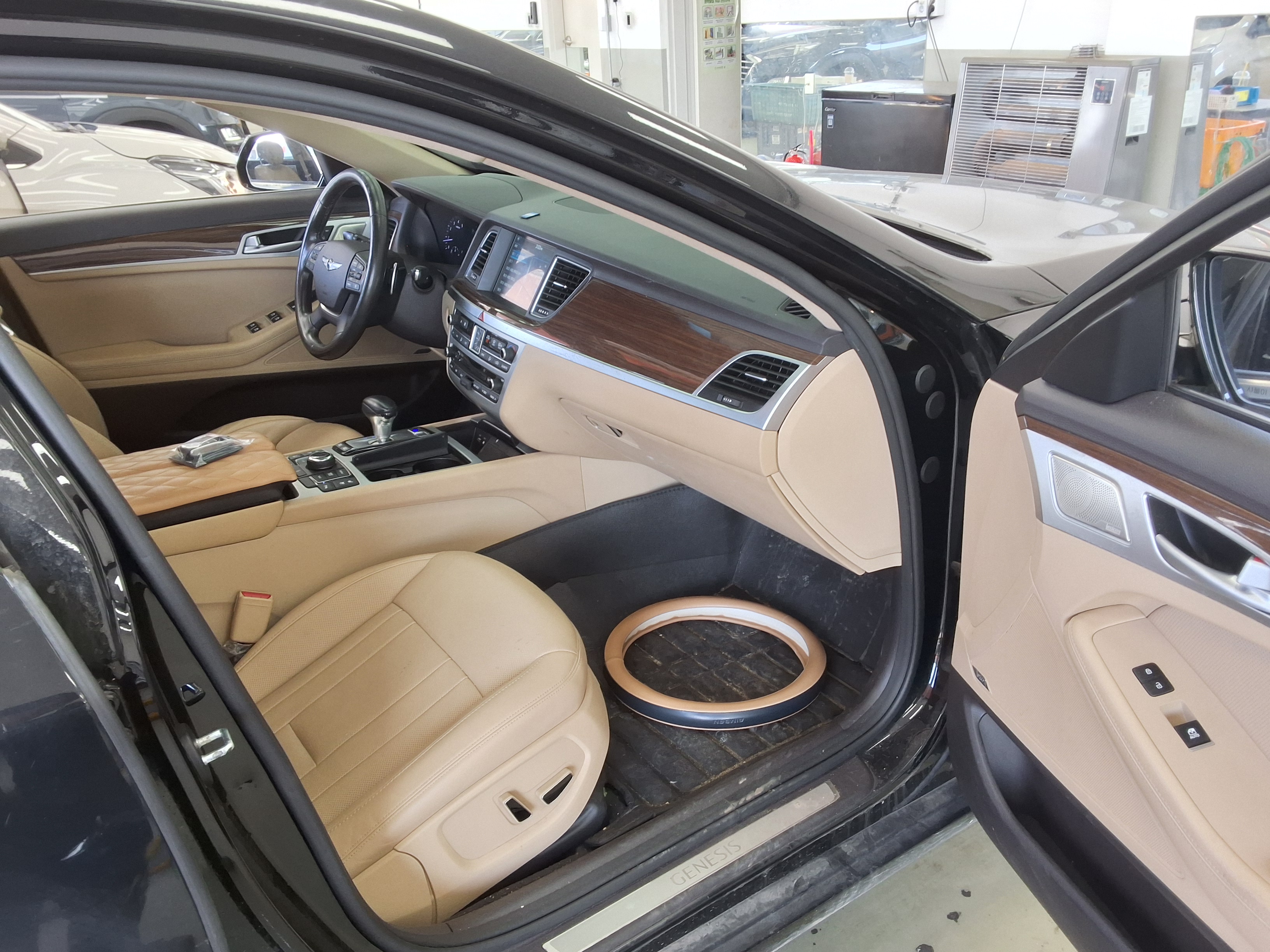 Genesis G80 2017 - Image 13