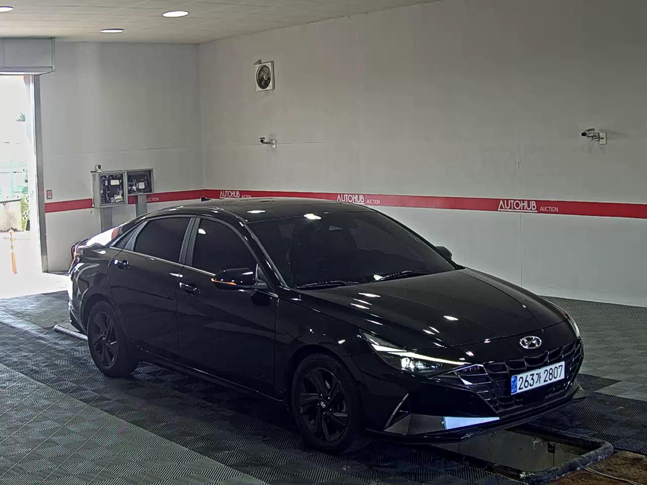 Hyundai Elantra 2021 - Image 2