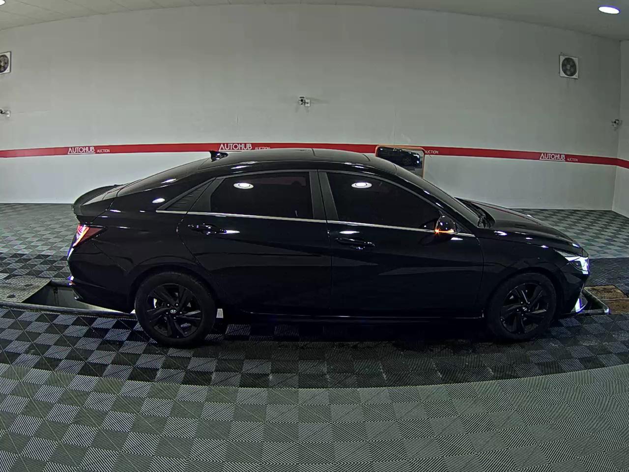 Hyundai Elantra 2021 - Image 3