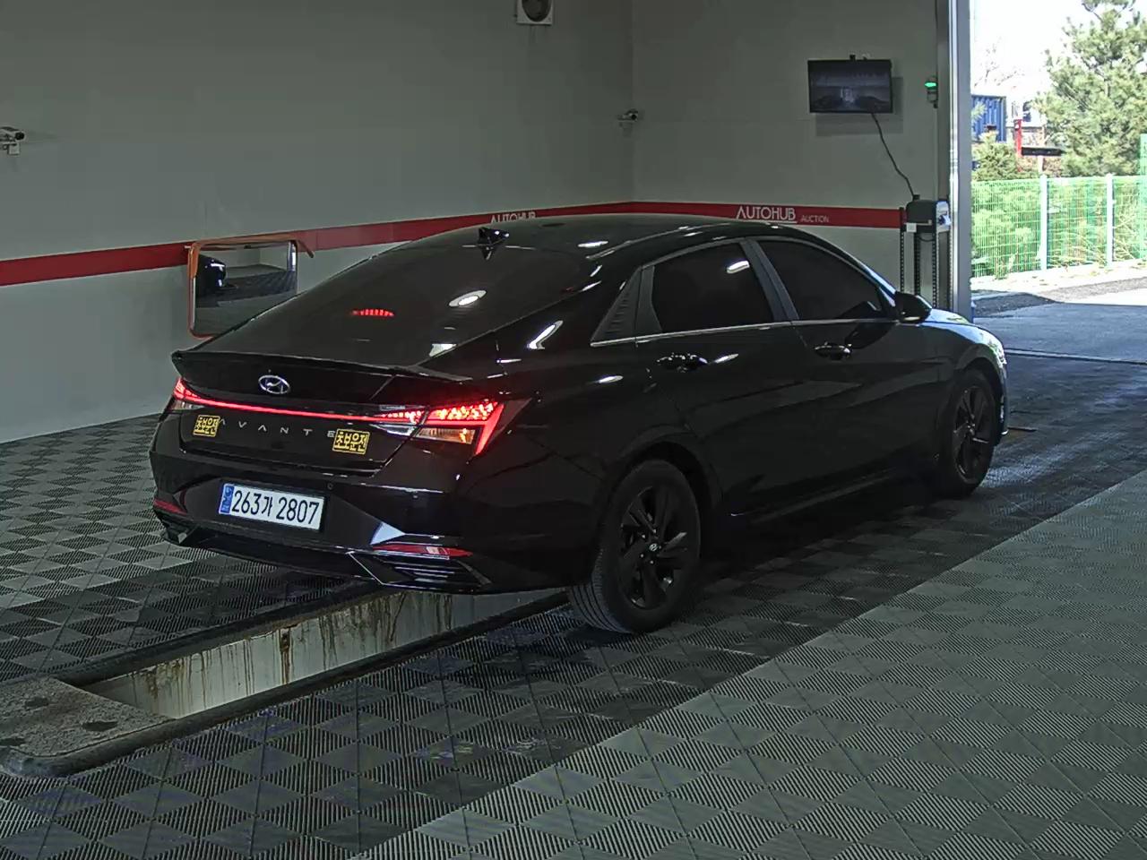 Hyundai Elantra 2021 - Image 4