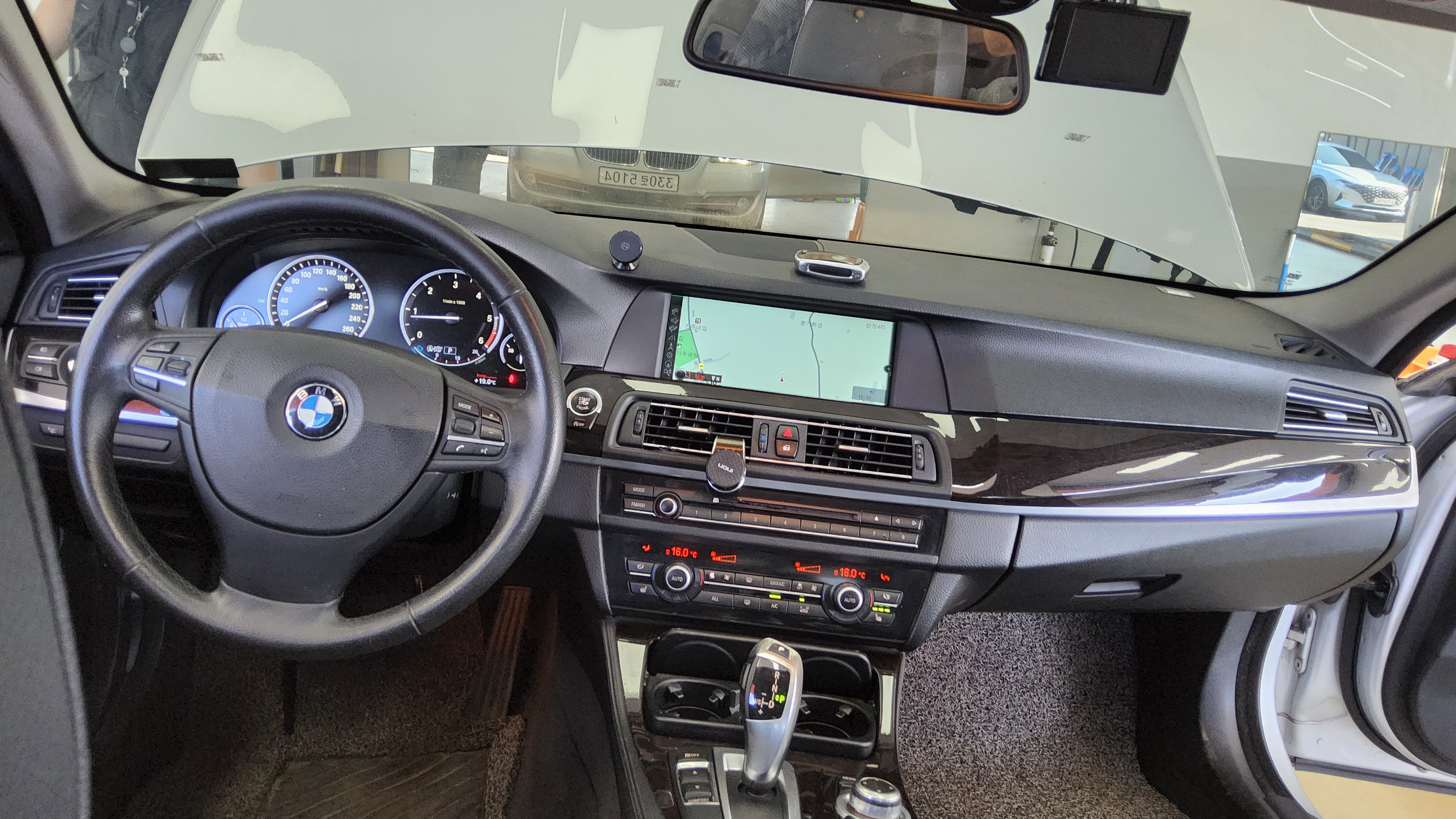 BMW 5 Series - 10