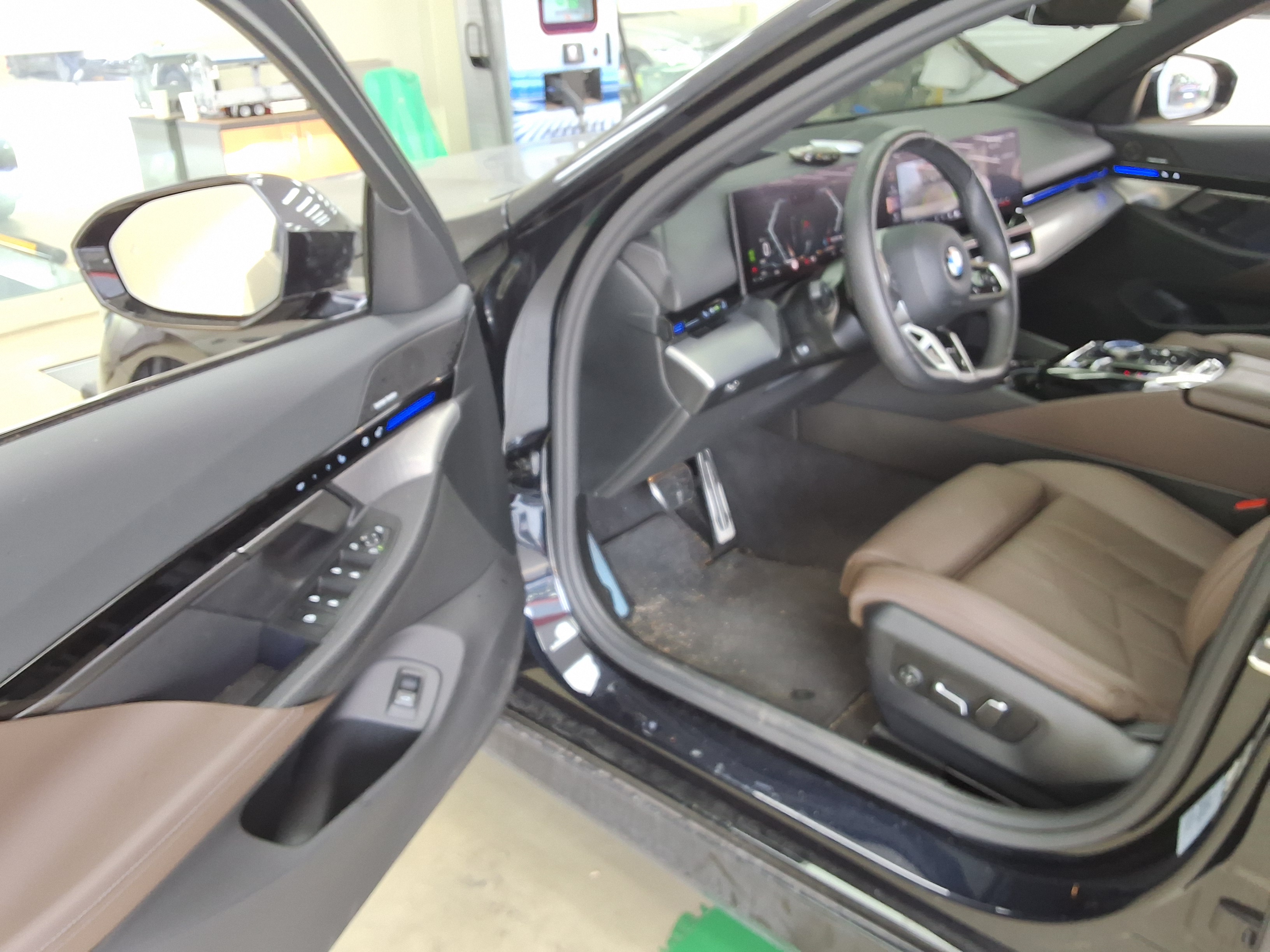 BMW 5 Series 2024 - Image 9