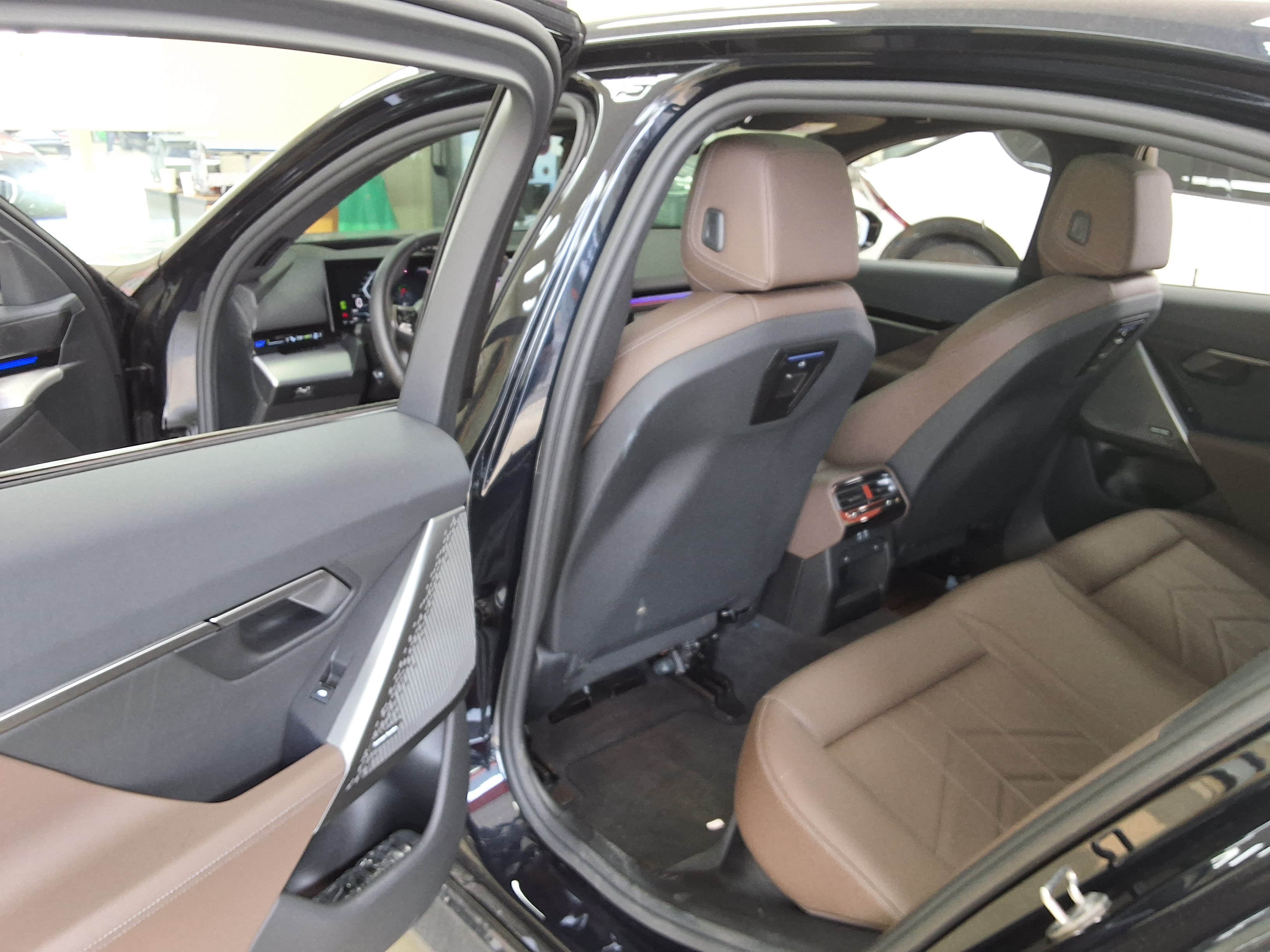BMW 5 Series 2024 - Image 11