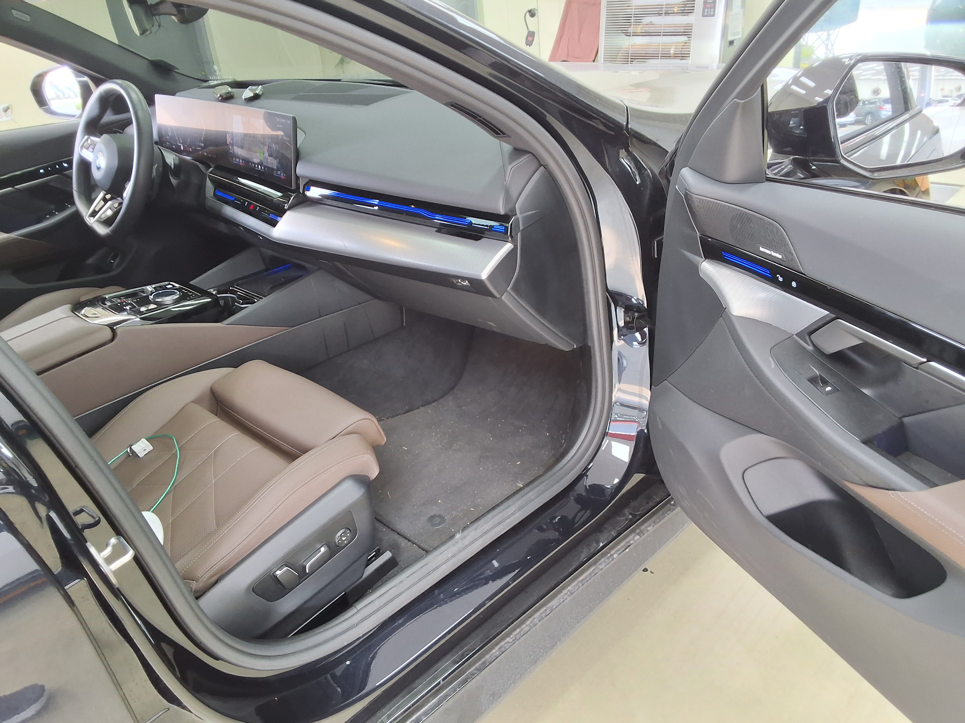 BMW 5 Series 2024 - Image 13