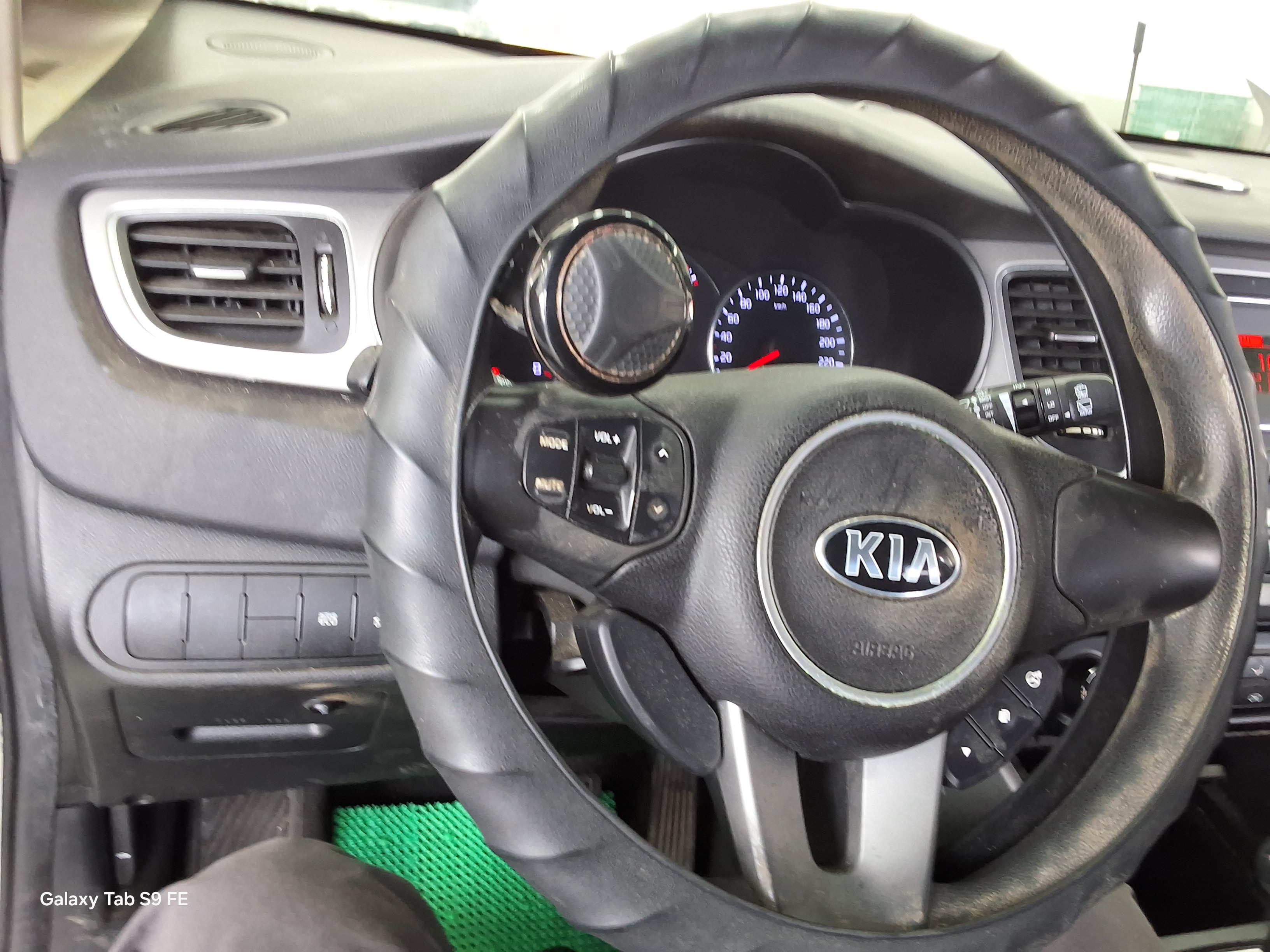 Kia Carens - 16