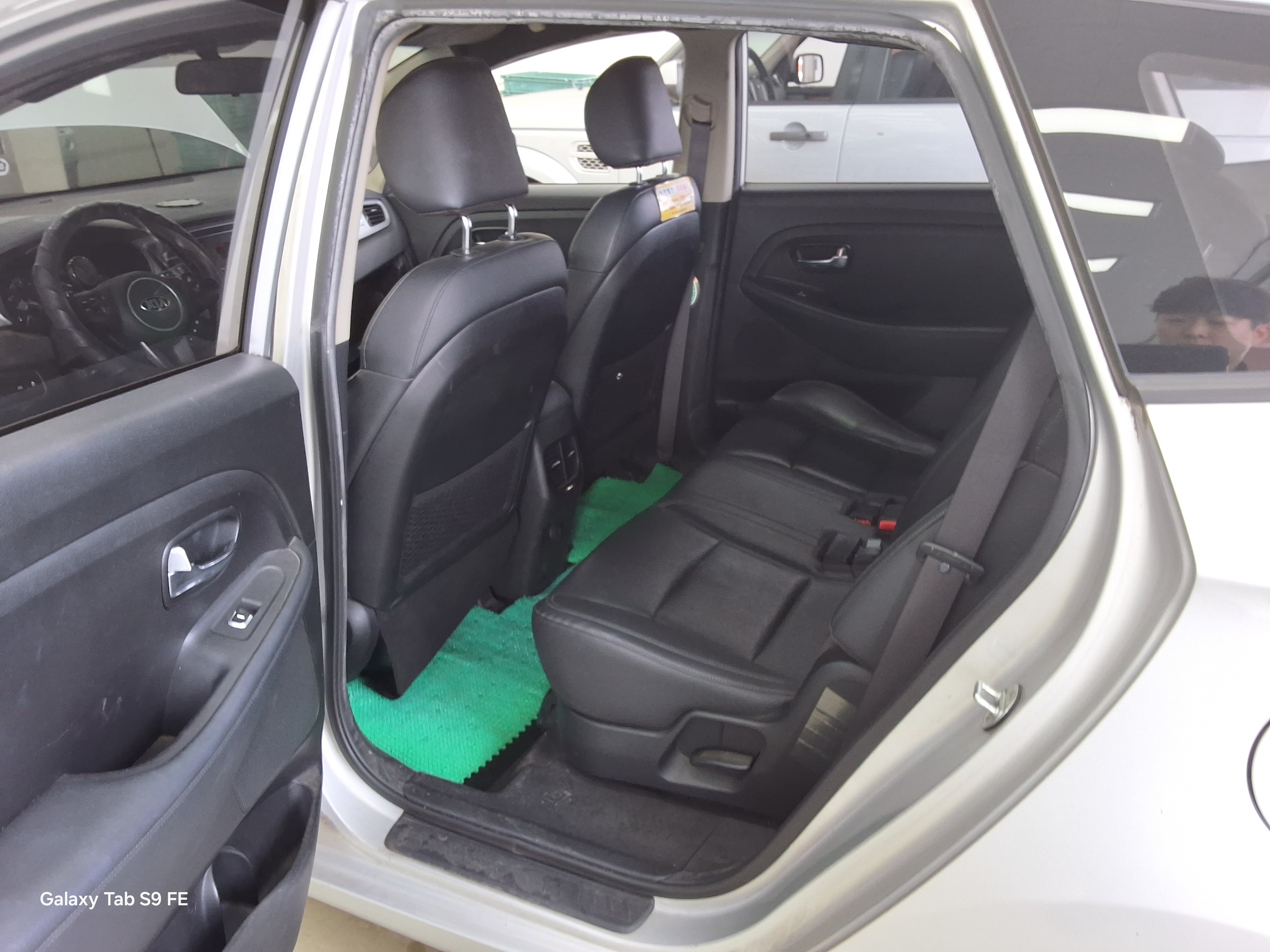 Kia Carens - 11
