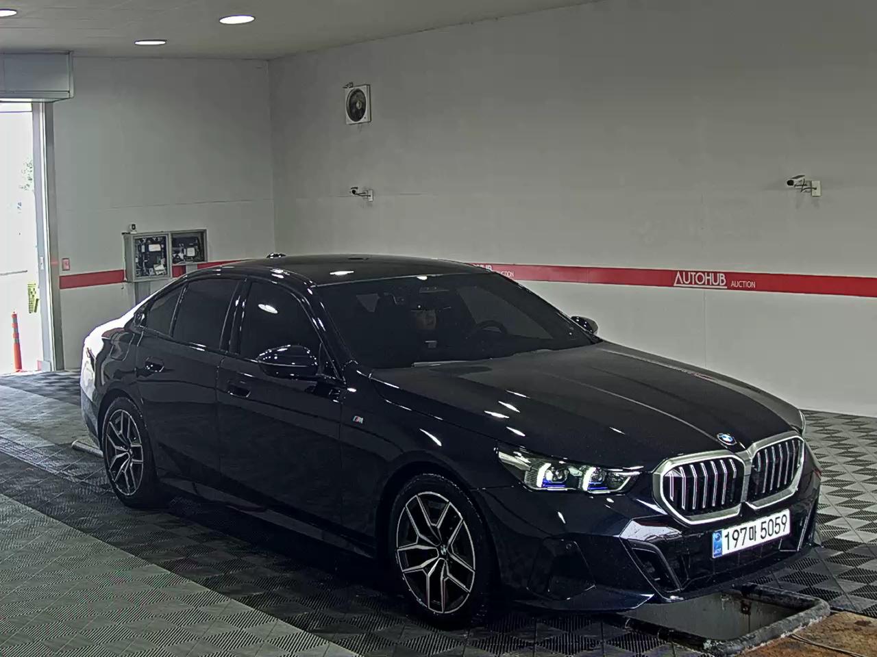 BMW 5 Series 2024 - Image 2