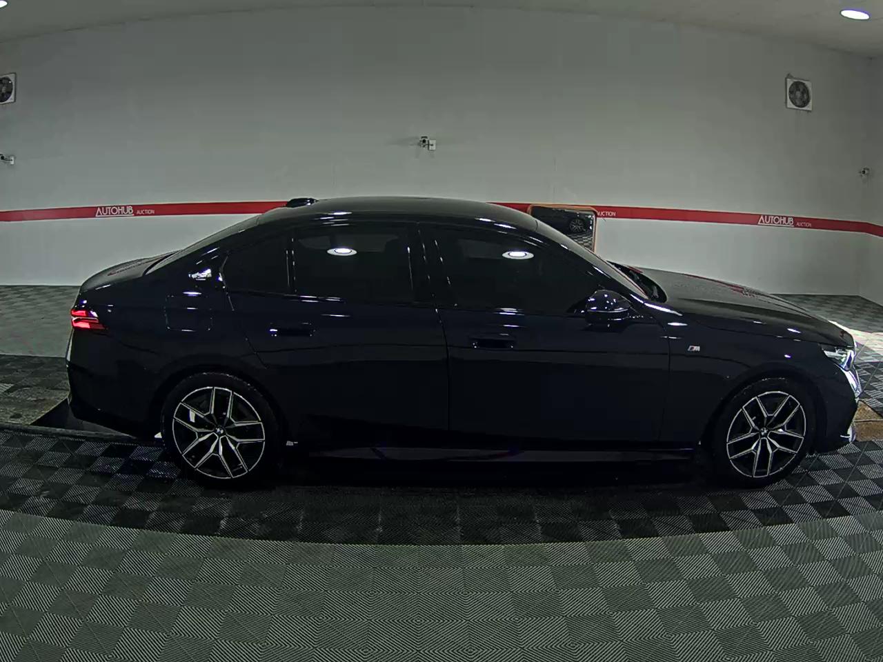 BMW 5 Series 2024 - Image 3