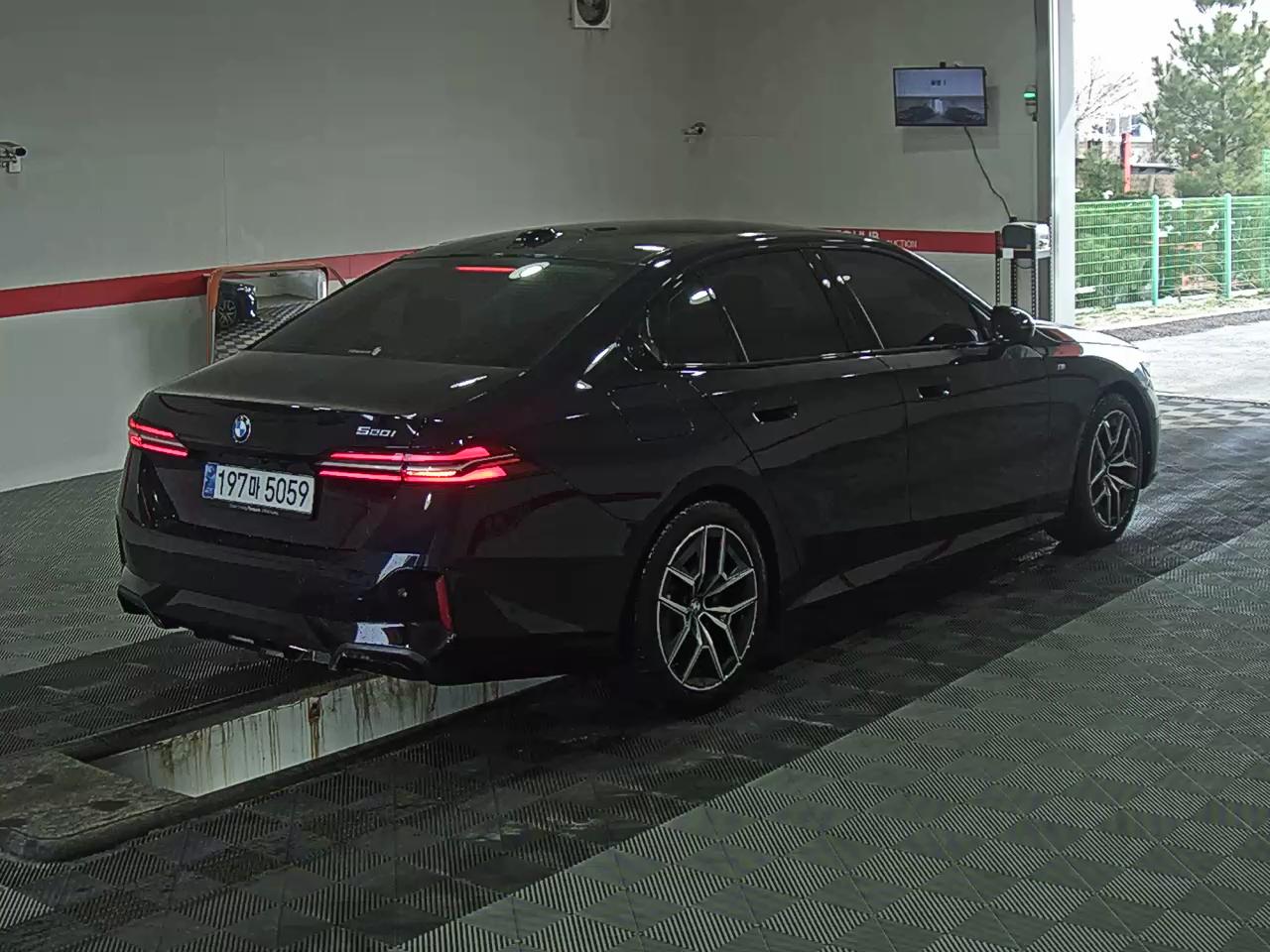 BMW 5 Series 2024 - Image 4