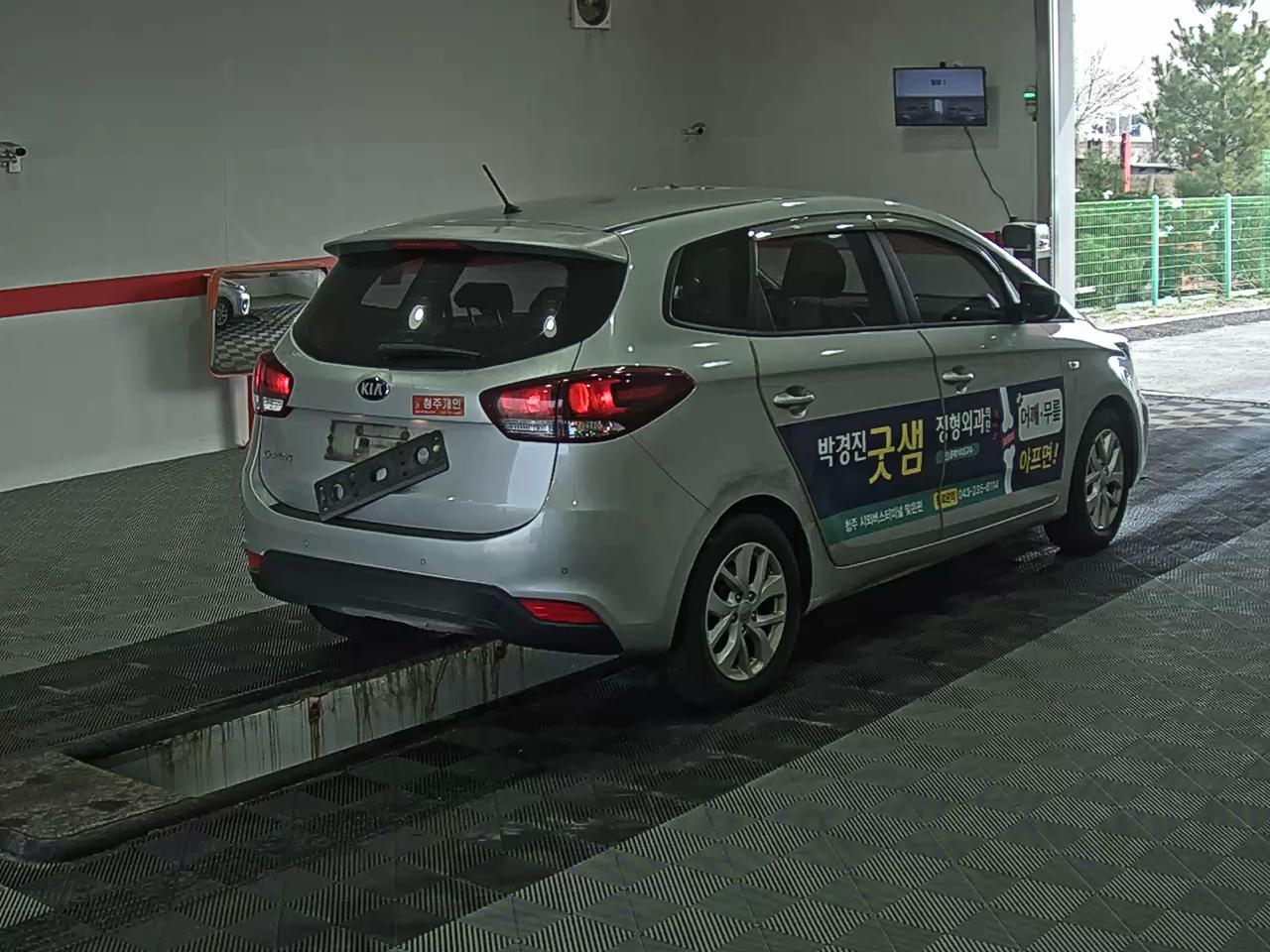 Kia Carens - 4