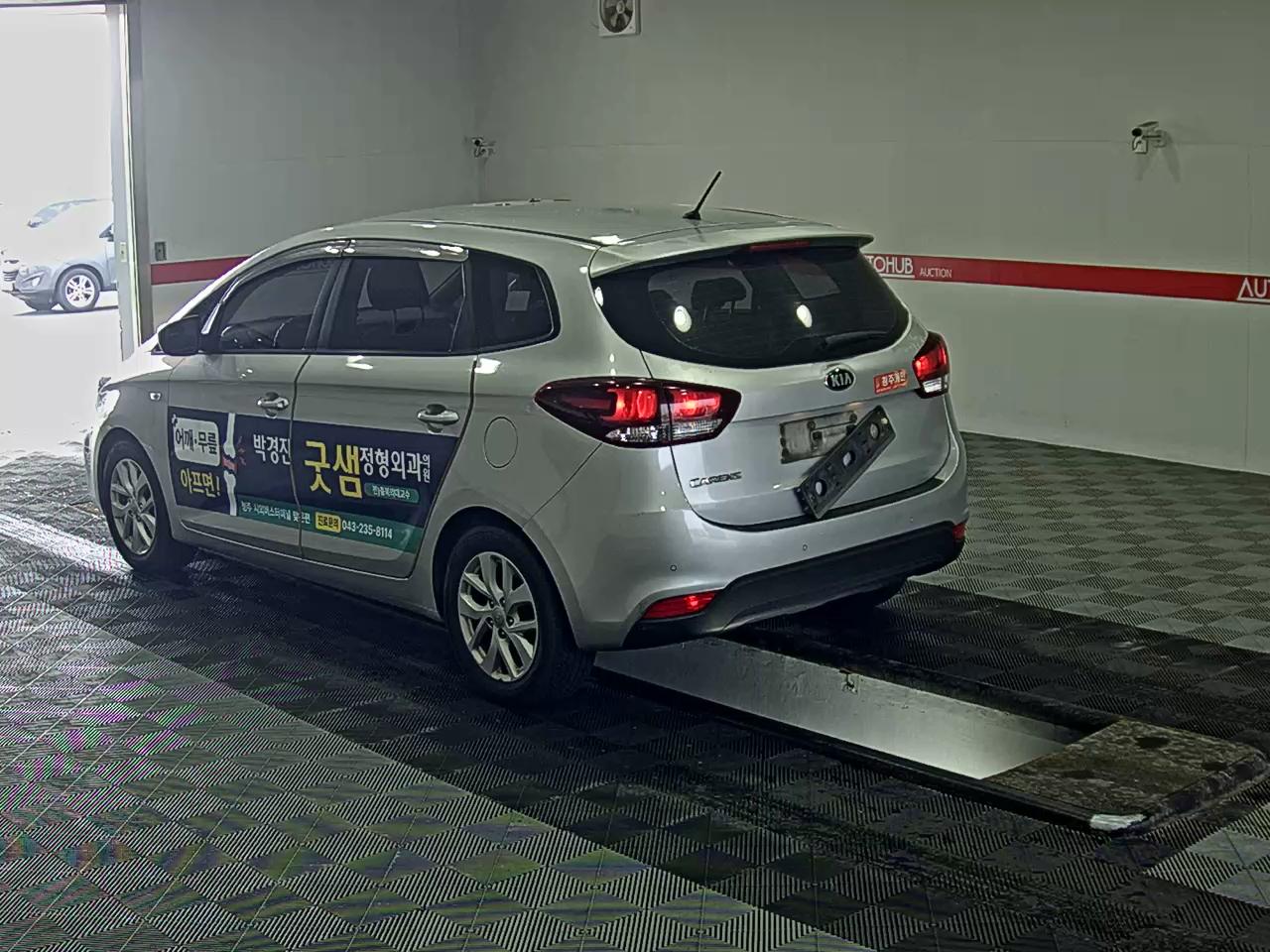 Kia Carens - 5